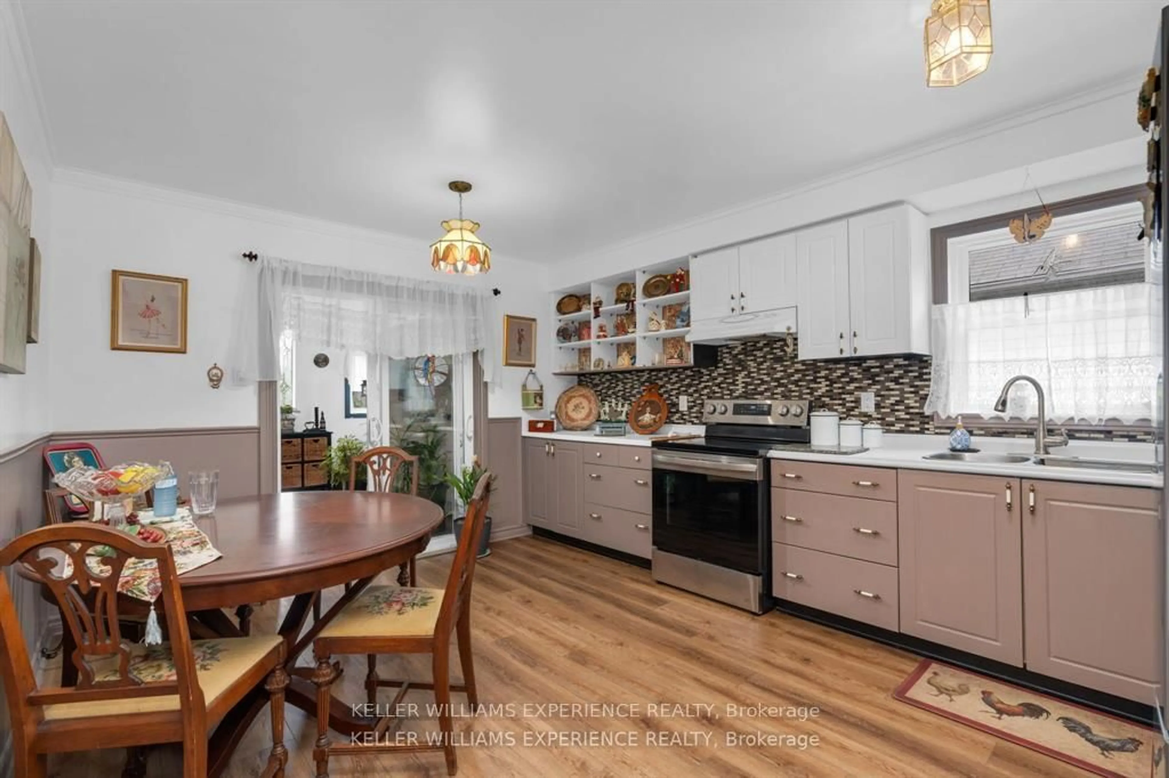 Open concept kitchen, unknown for 204 Dyer Dr, Wasaga Beach Ontario L9Z 1L9