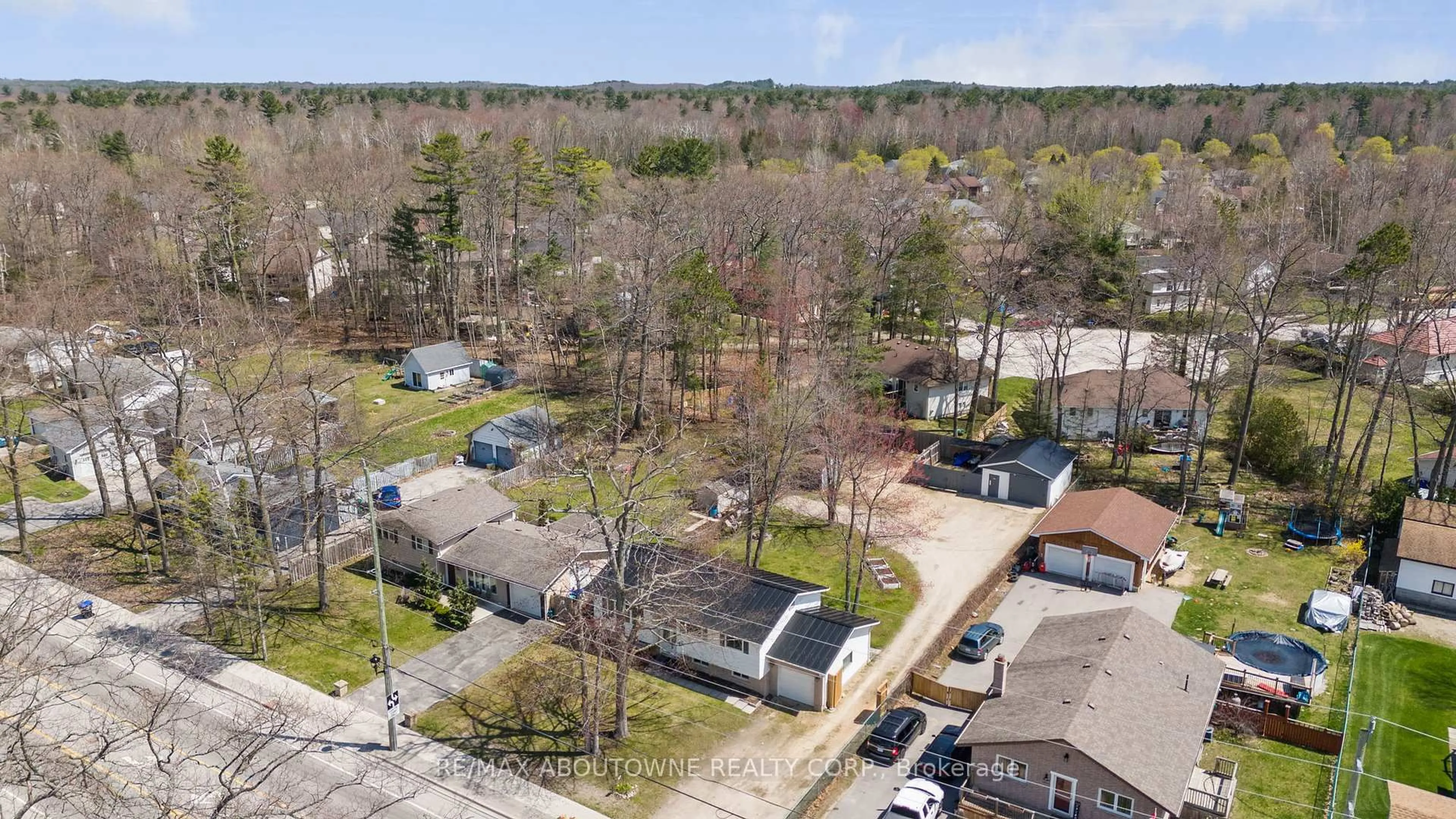 A pic from outside/outdoor area/front of a property/back of a property/a pic from drone, street for 1877 River Rd, Wasaga Beach Ontario L9Z 1L1