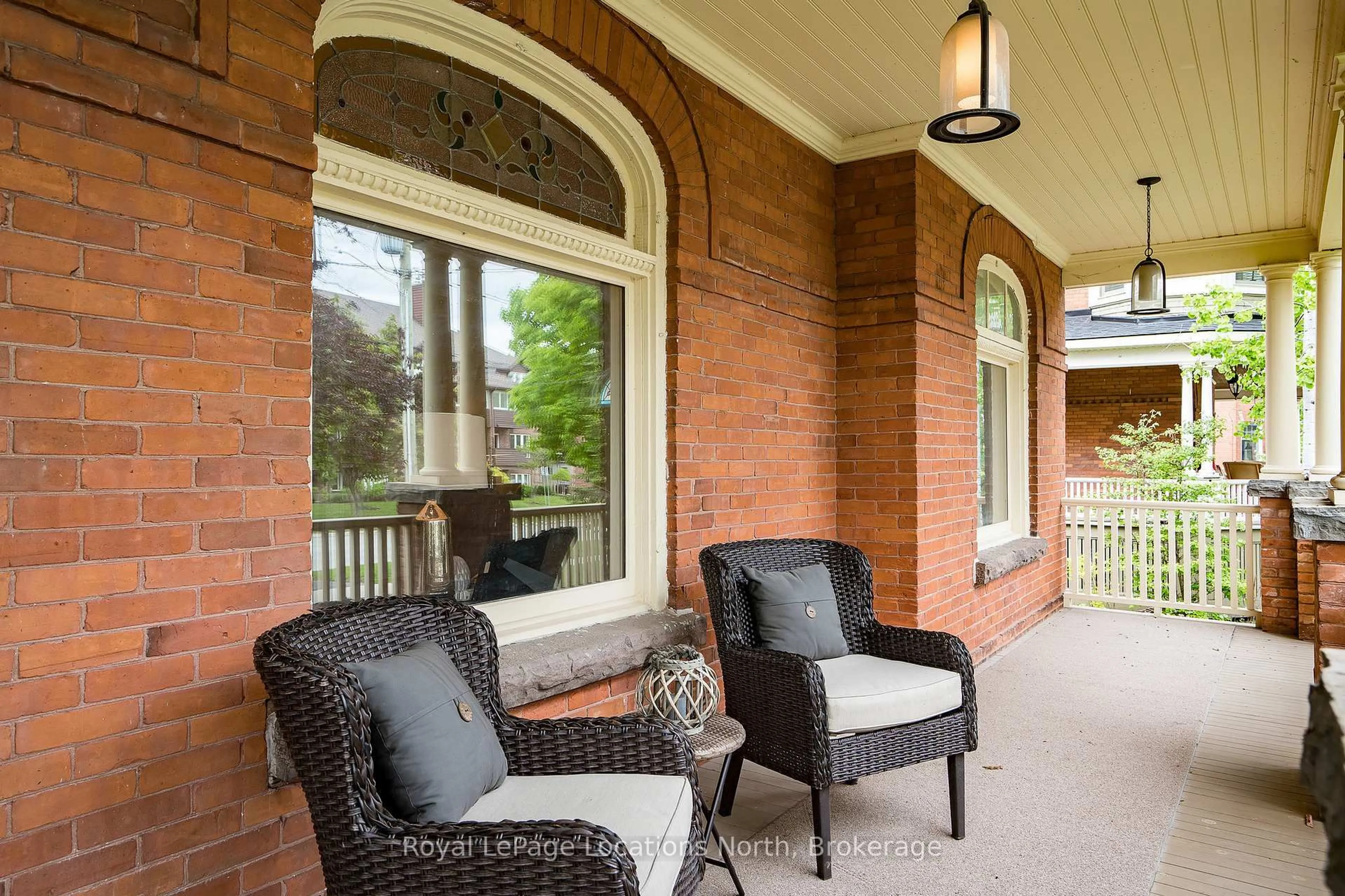 Patio, street for 234 Pine St, Collingwood Ontario L9Y 2P2