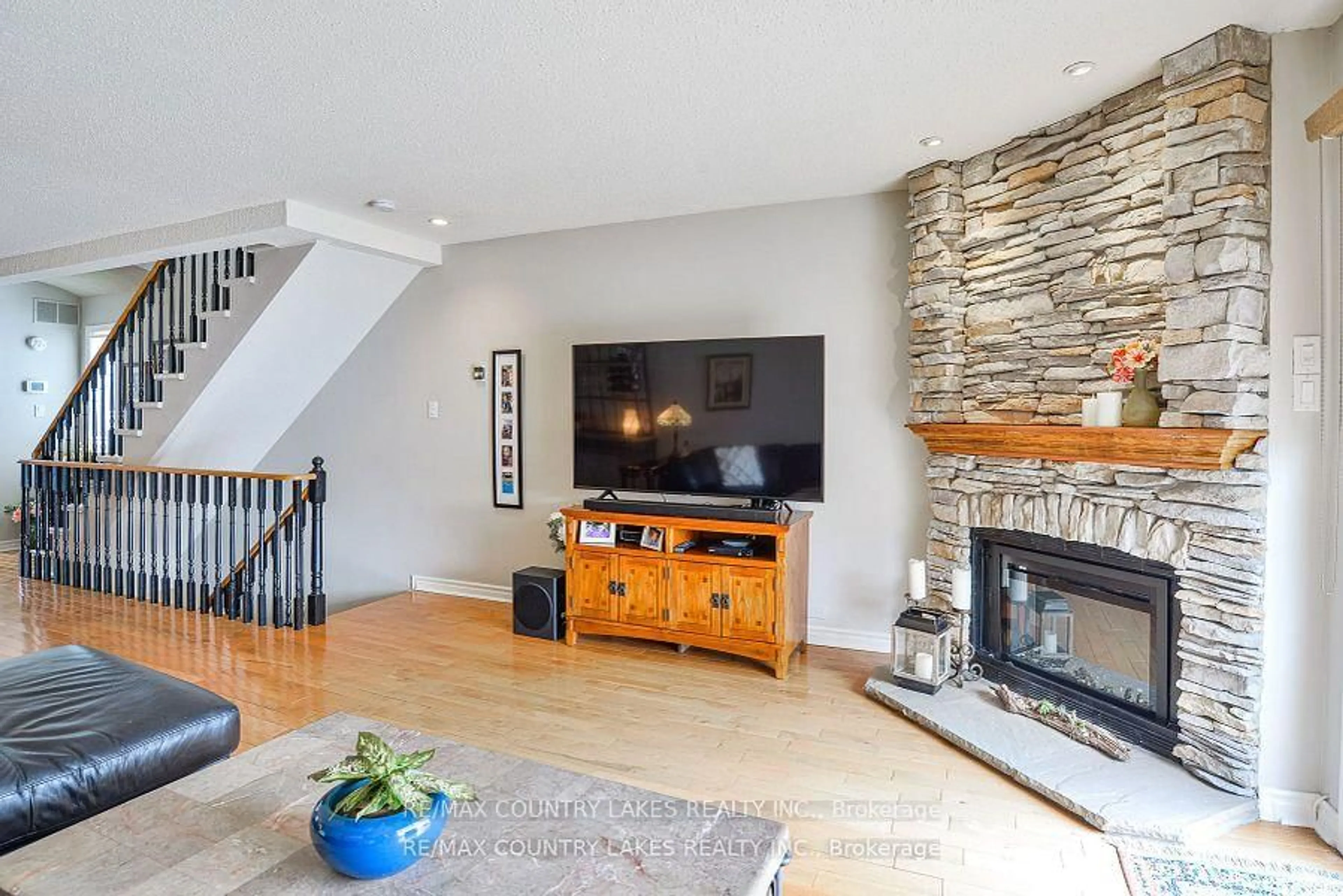 Living room with furniture, unknown for 24 Laguna Pkwy #15, Ramara Ontario L0K 1B0