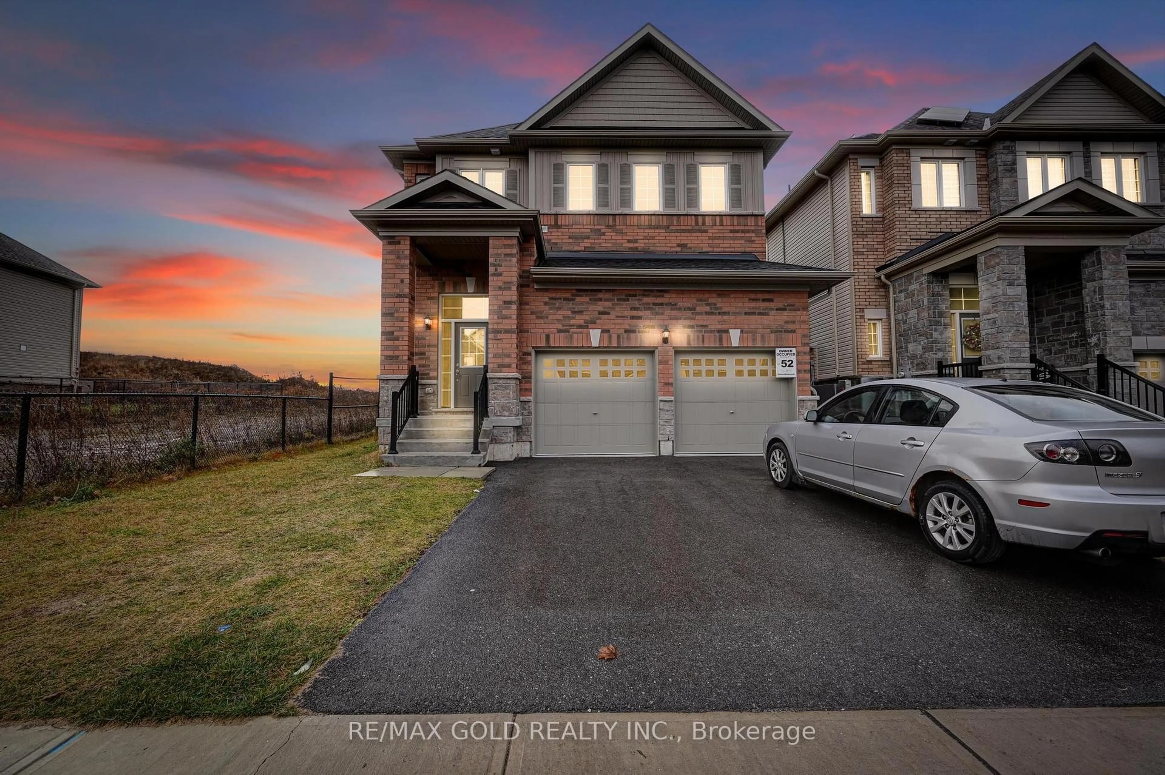 A pic from outside/outdoor area/front of a property/back of a property/a pic from drone, street for 84 Atlantis Dr, Orillia Ontario L3V 8L4