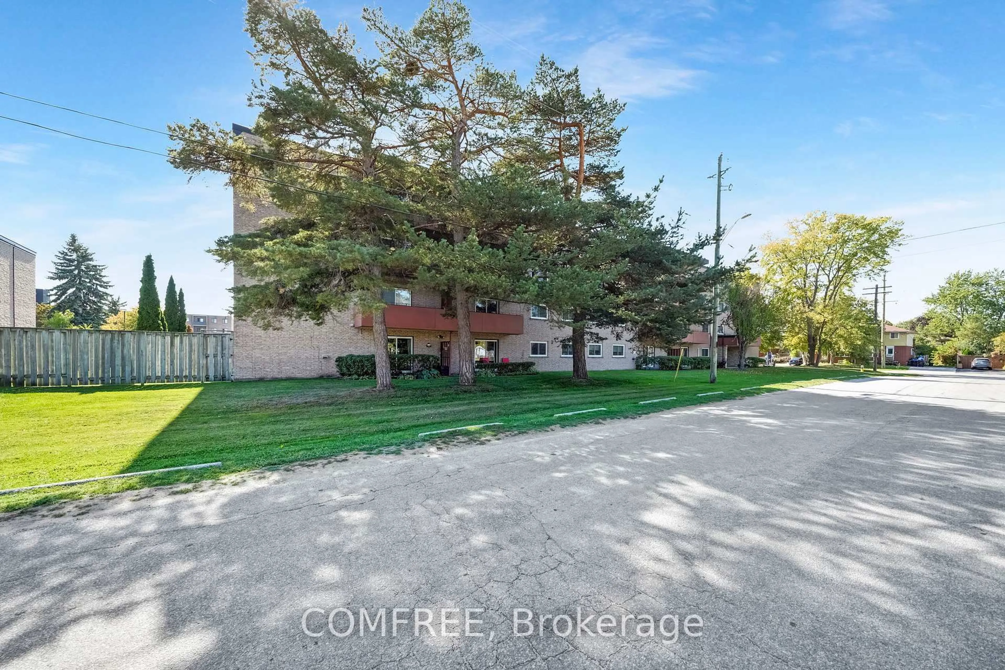 A pic from outside/outdoor area/front of a property/back of a property/a pic from drone, street for 184 Eighth St #207, Collingwood Ontario L9Y 2C8