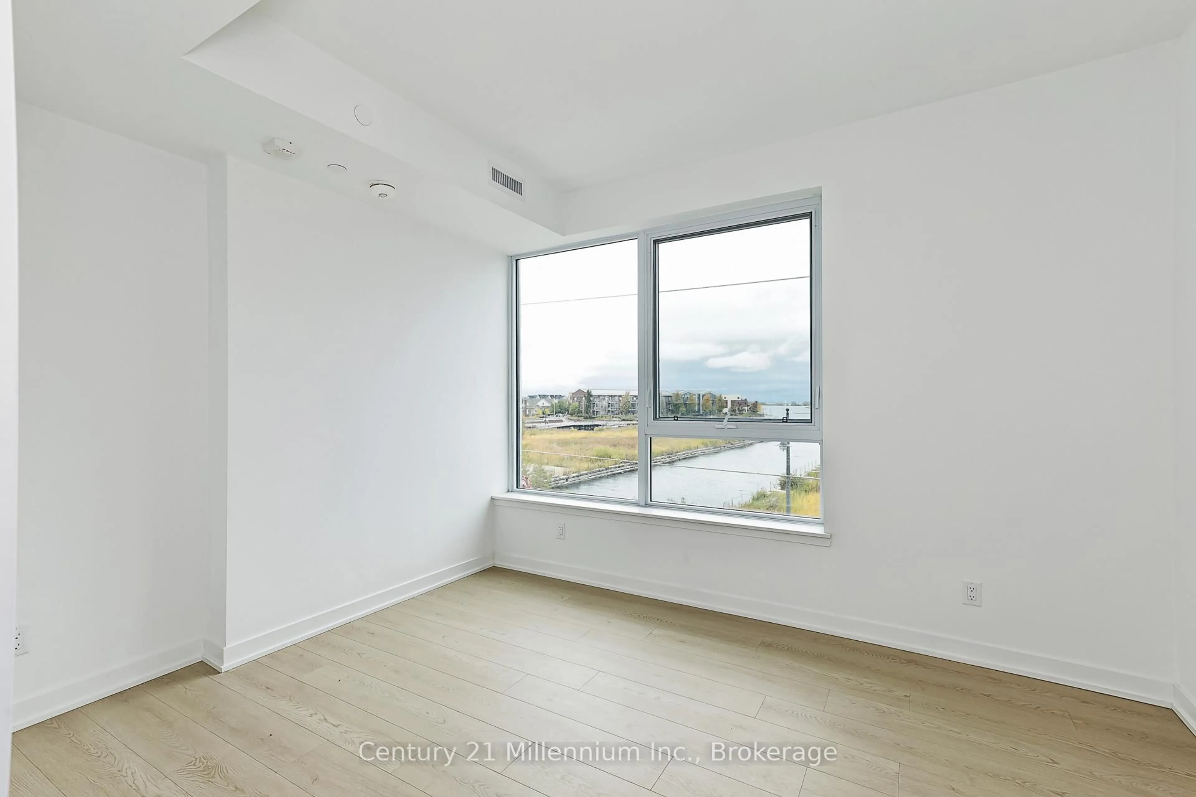 A pic of a room for 31 Huron St #223, Collingwood Ontario L9Y 5T7