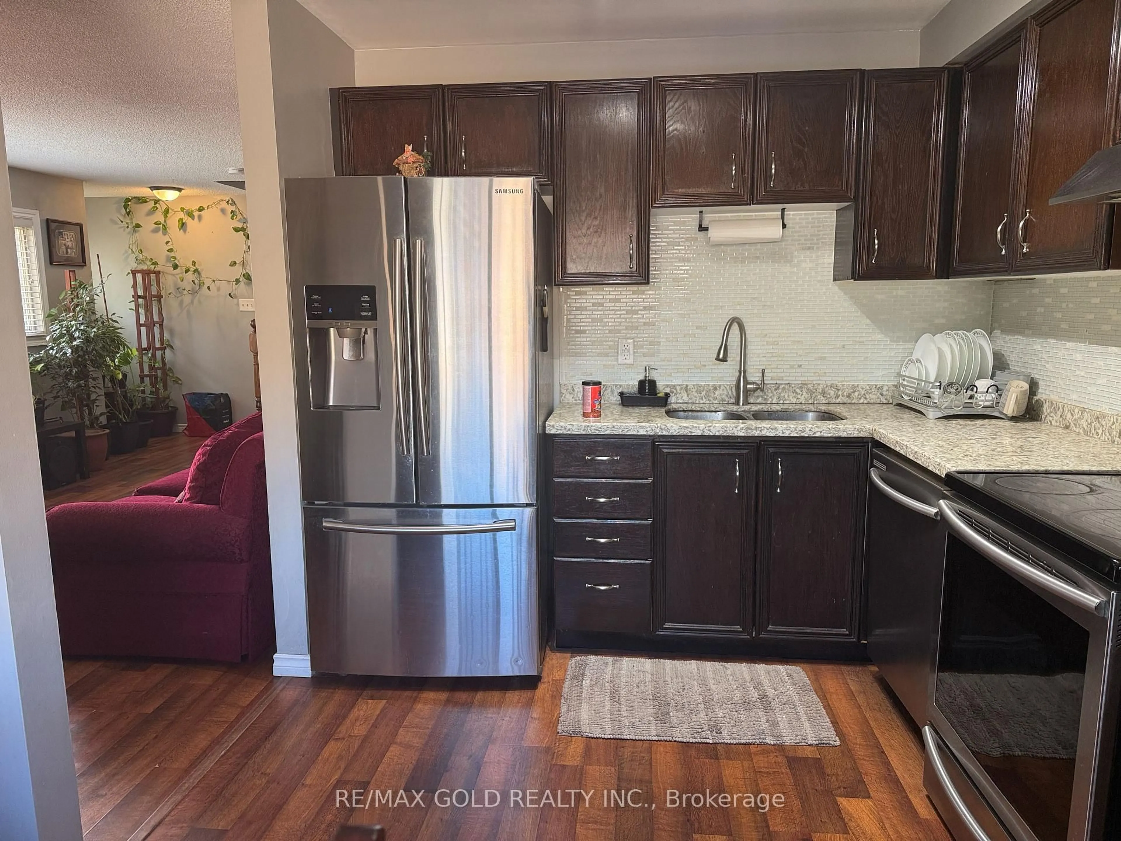 Standard kitchen, wood/laminate floor for 9 Meadow Lane #2, Barrie Ontario L4N 6Z1