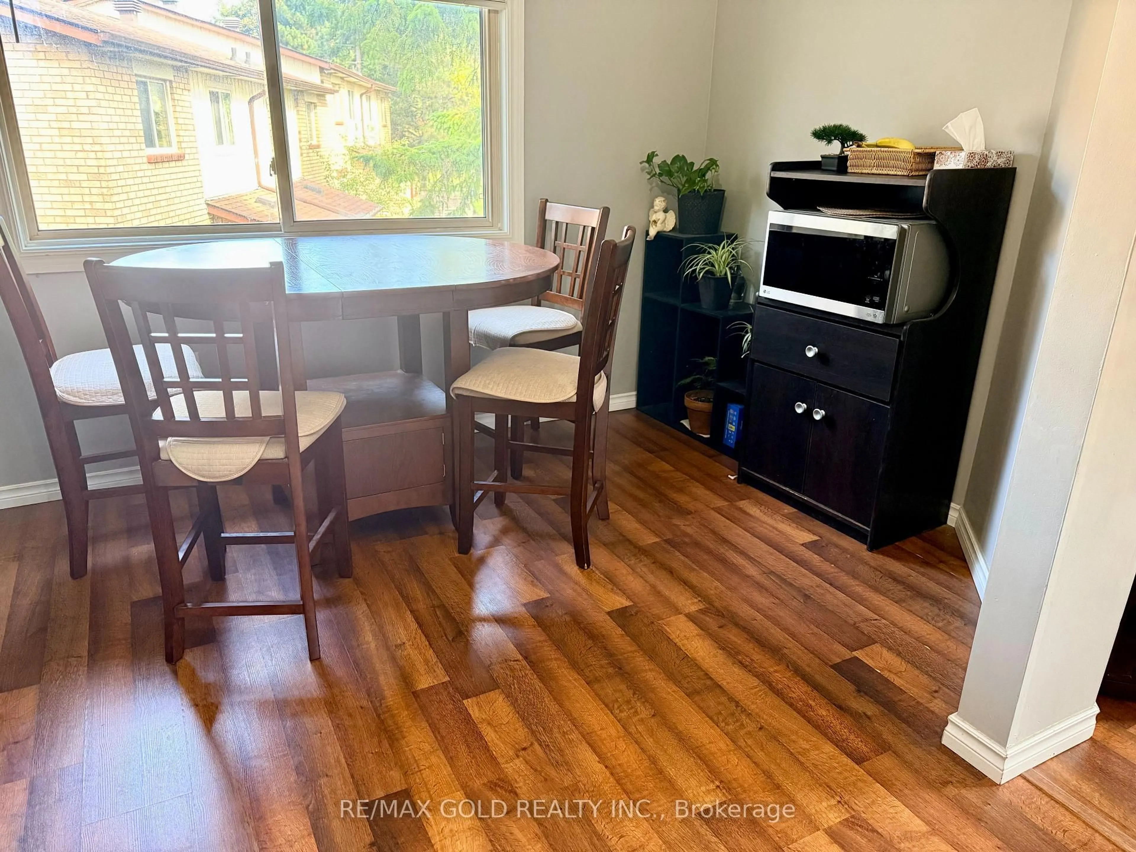A pic of a room for 9 Meadow Lane #2, Barrie Ontario L4N 6Z1