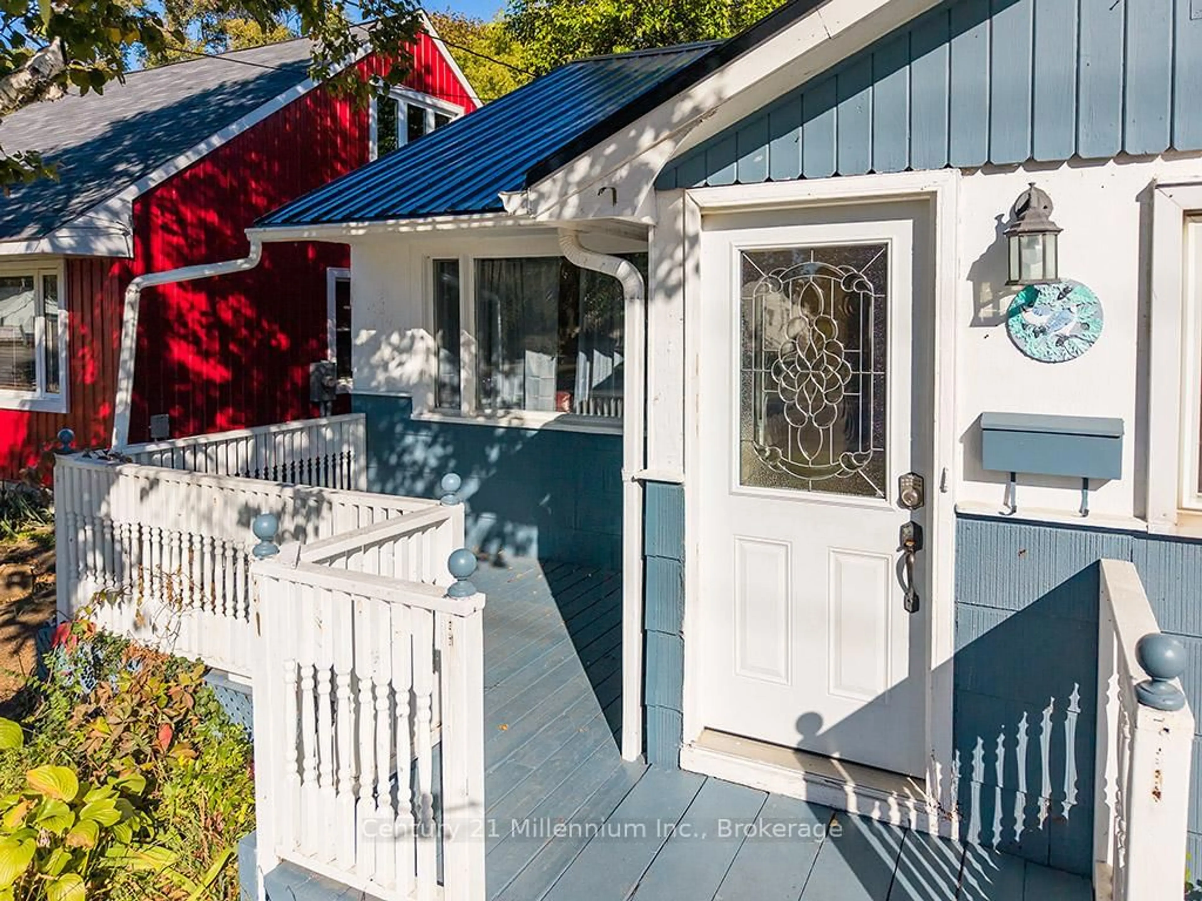 Home with vinyl exterior material, street for 479 Hurontario St, Collingwood Ontario L9Y 2M7