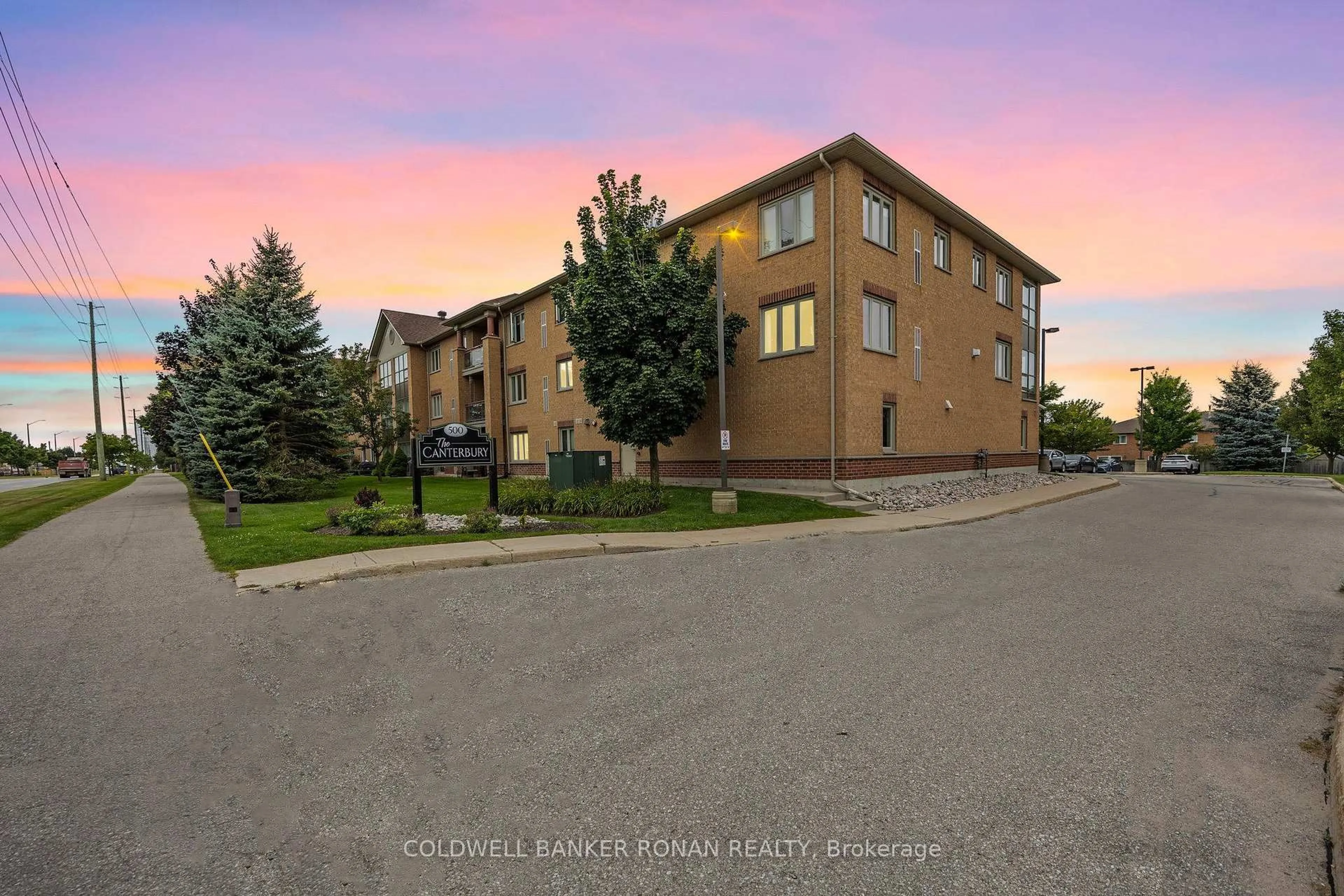 Patio, street for 500 Mapleview Dr #311, Barrie Ontario L4N 6C3