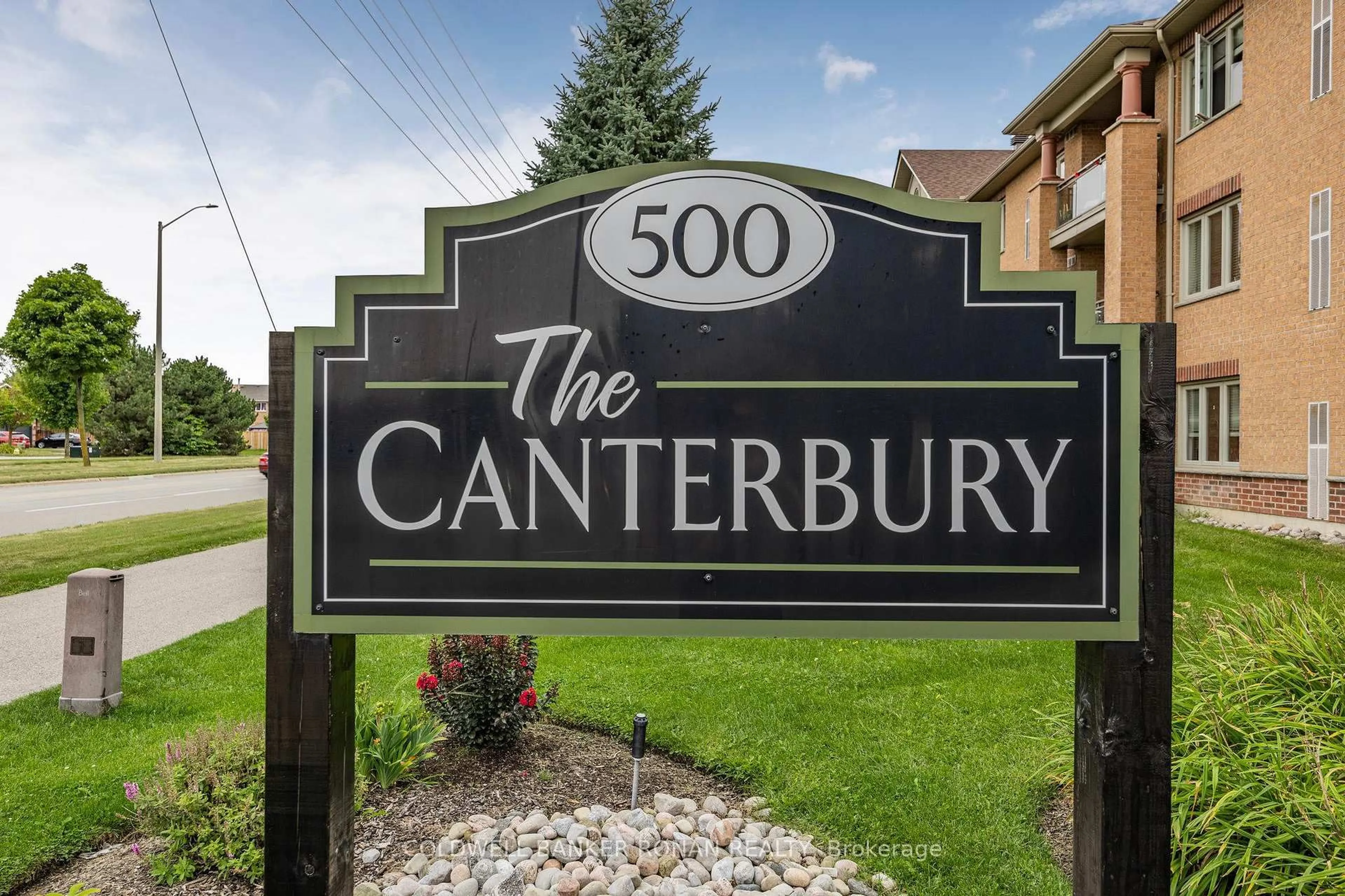 Indoor entryway for 500 Mapleview Dr #311, Barrie Ontario L4N 6C3