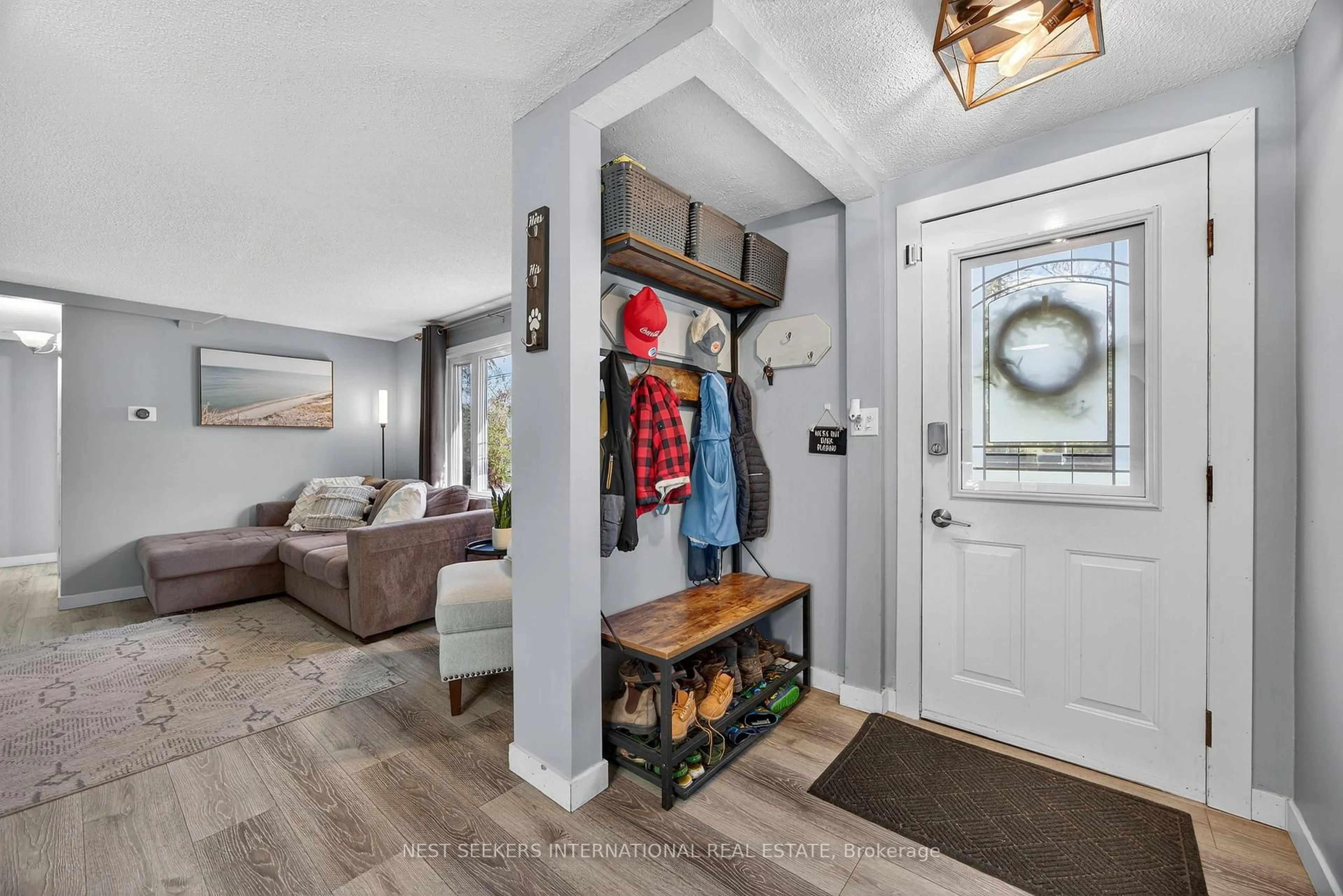 Indoor entryway for 2012 Eastside Dr, Severn Ontario L3V 6H3