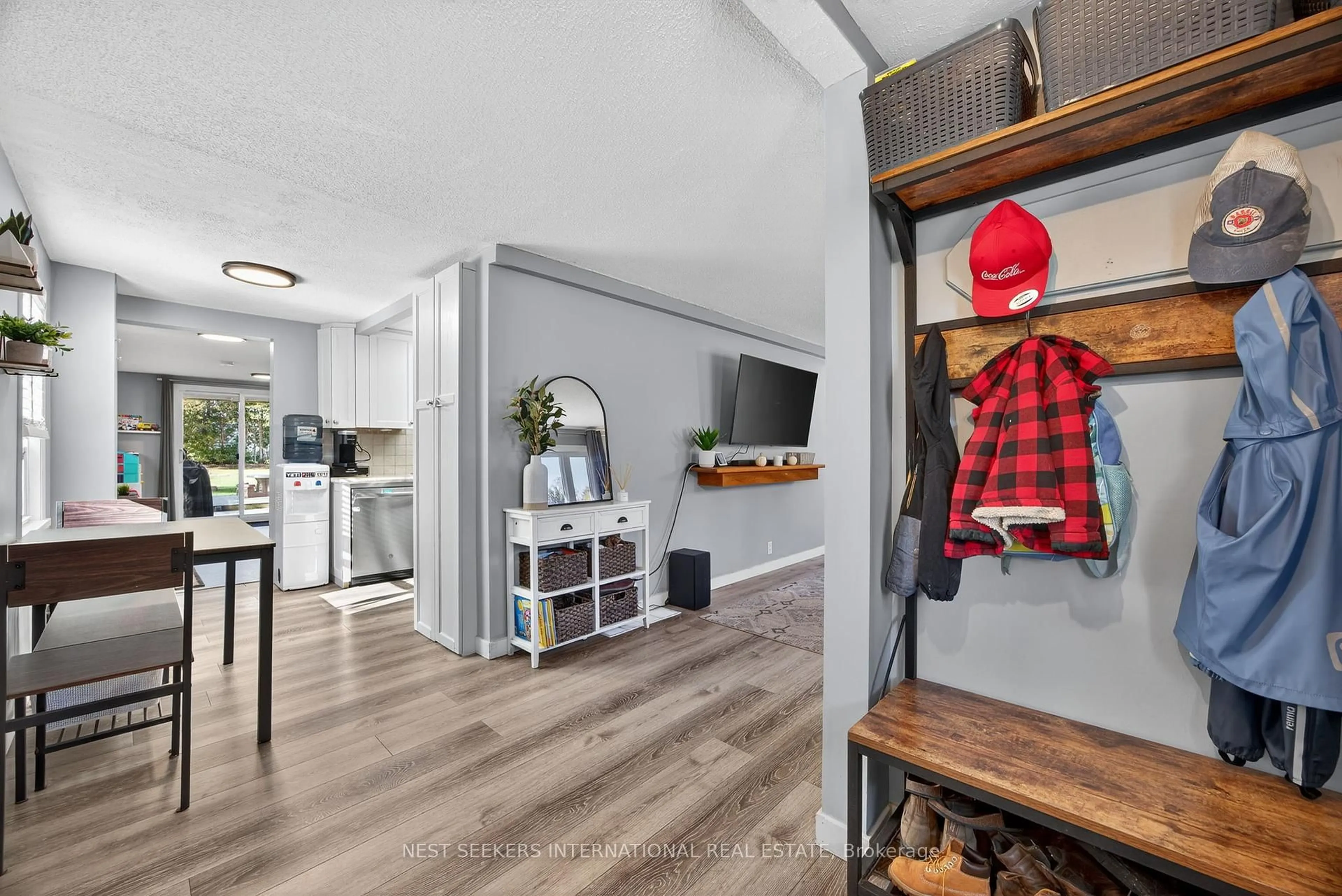 Indoor entryway for 2012 Eastside Dr, Severn Ontario L3V 6H3