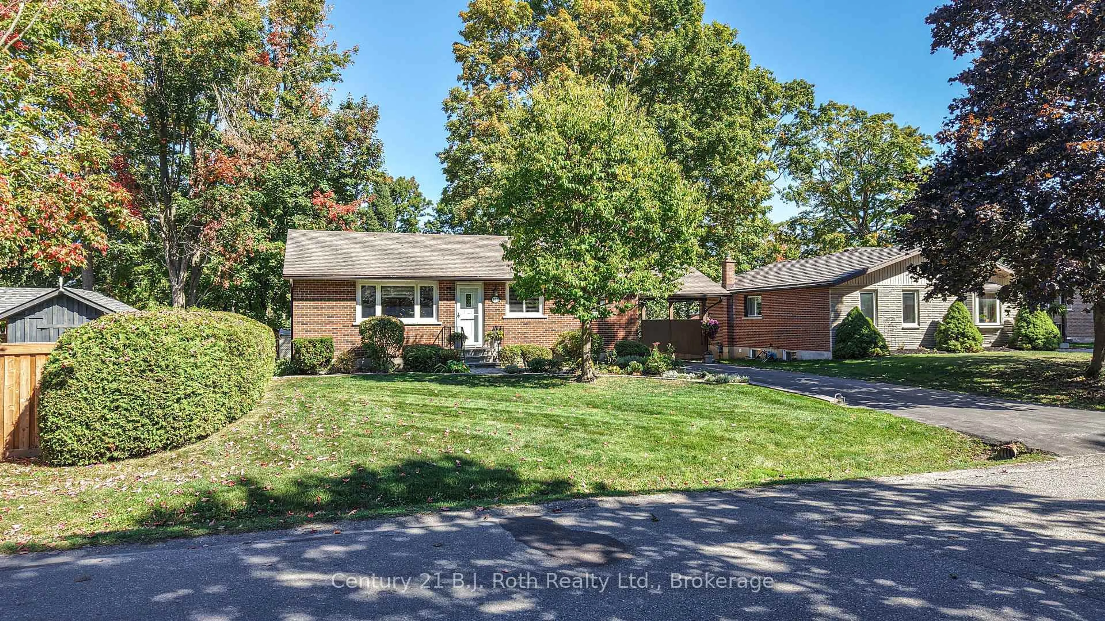 Home with brick exterior material, street for 262 Lawrence Ave, Orillia Ontario L3V 5M4