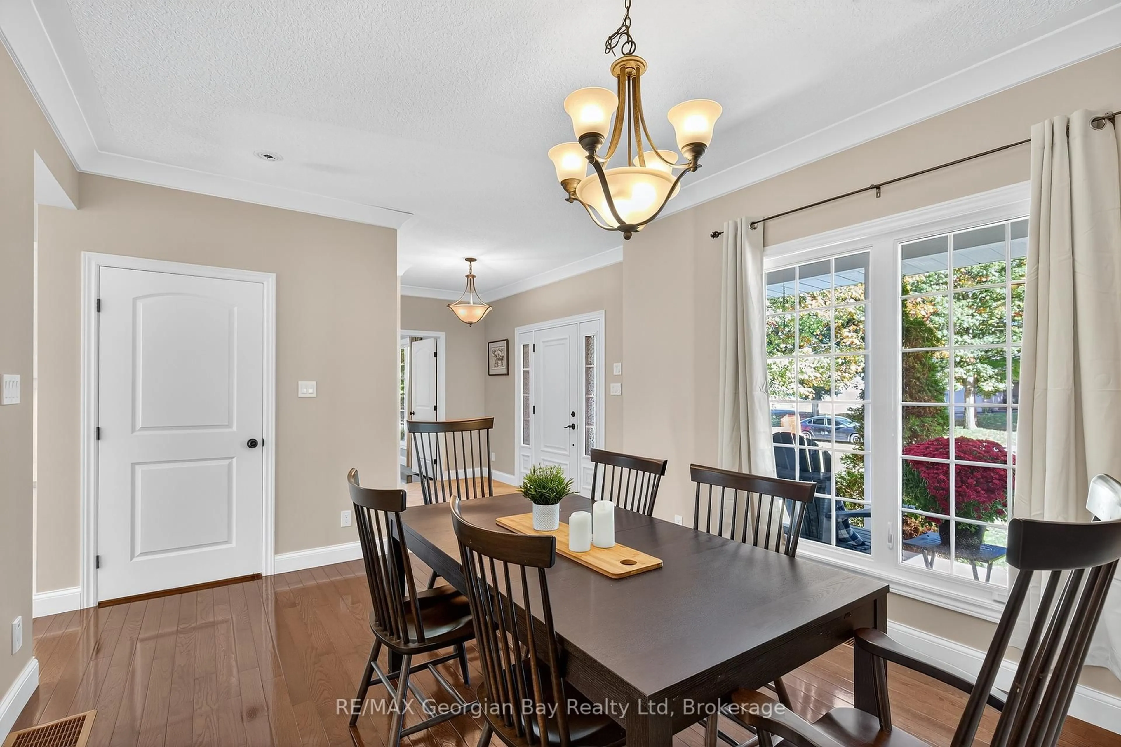 Dining room, wood/laminate floor for 32 Johnston St, Tiny Ontario L0L 2T0