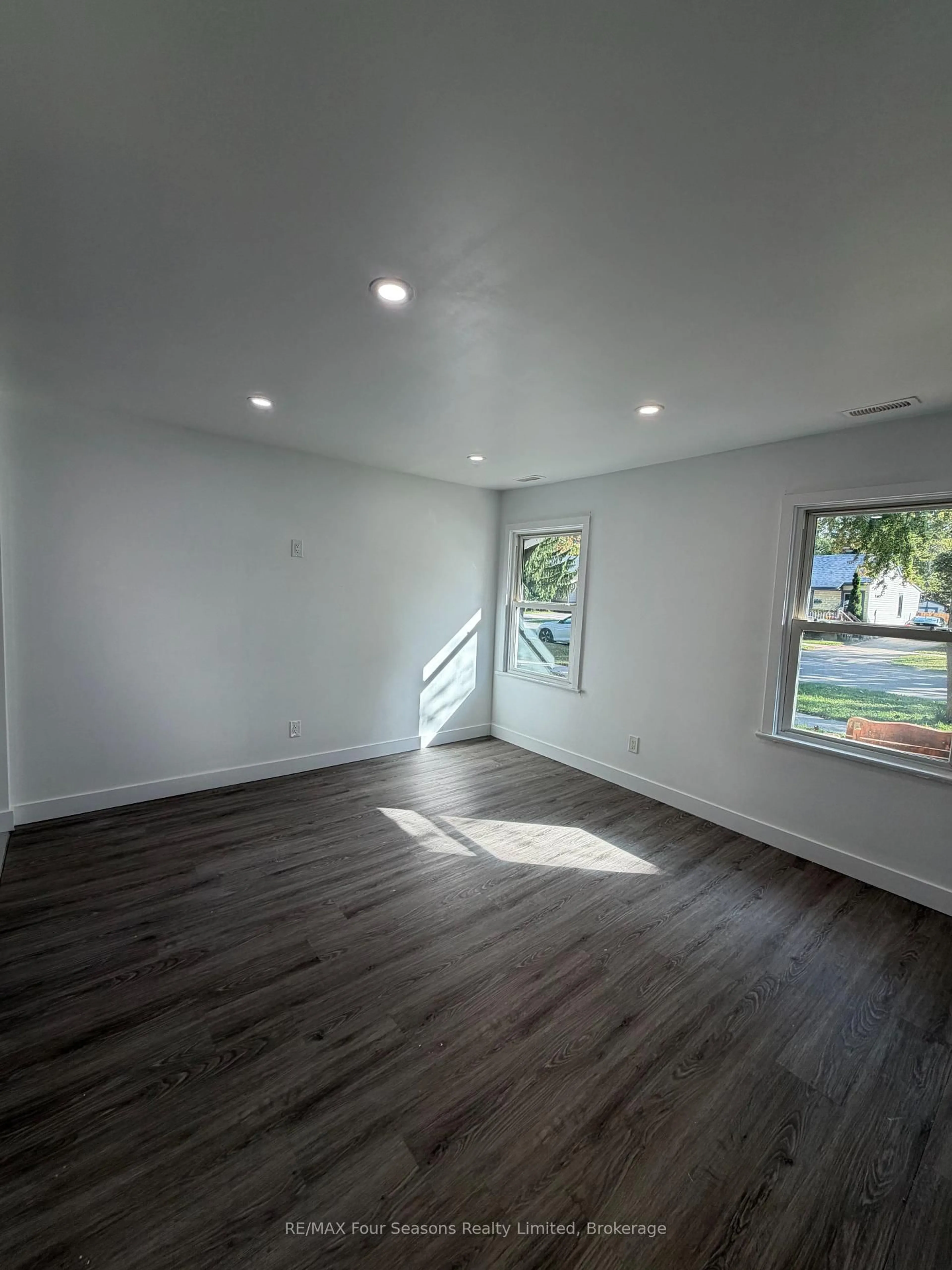 A pic of a room for 95 Eighth St, Collingwood Ontario L9Y 2C6