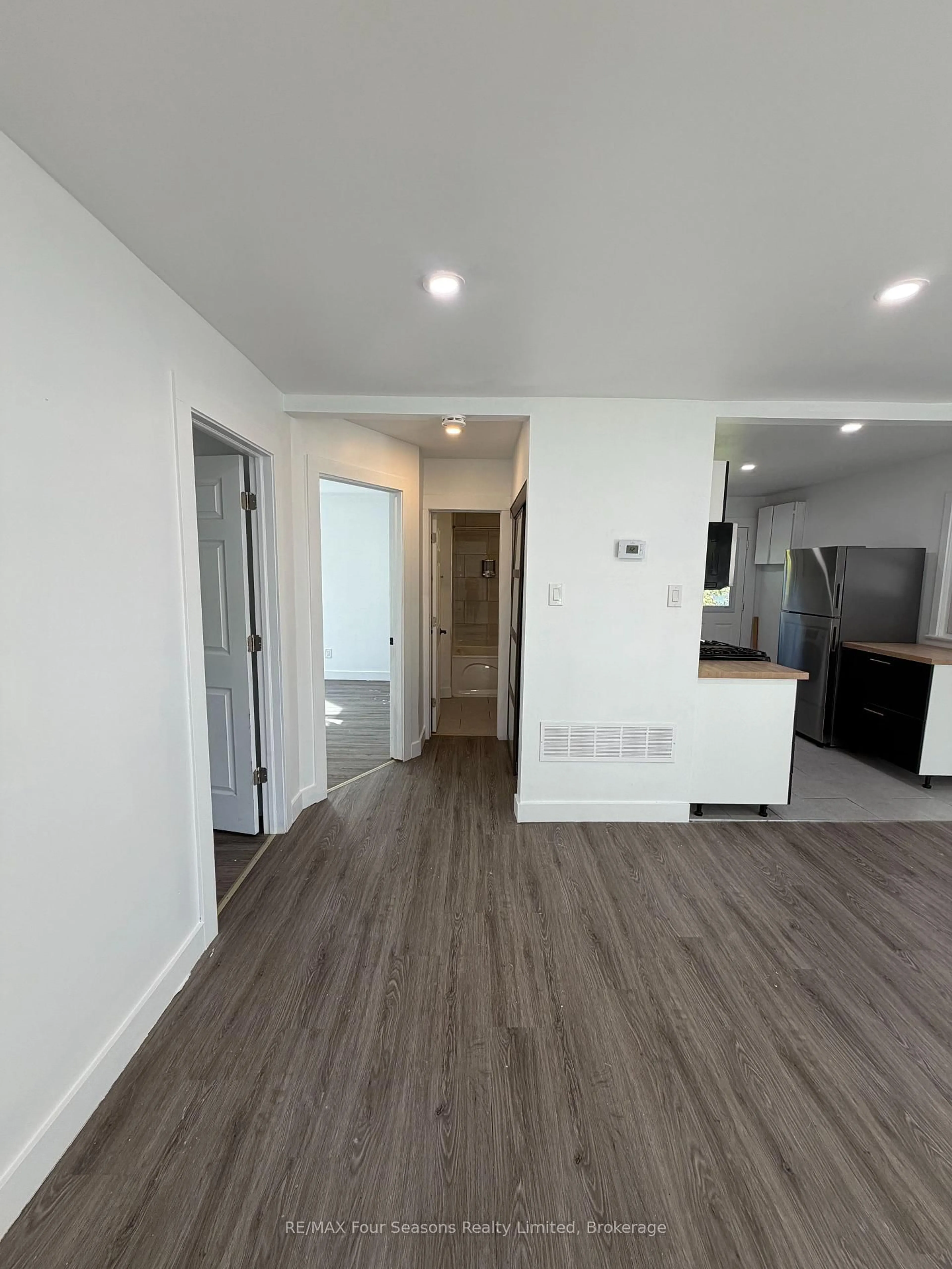 A pic of a room for 95 Eighth St, Collingwood Ontario L9Y 2C6