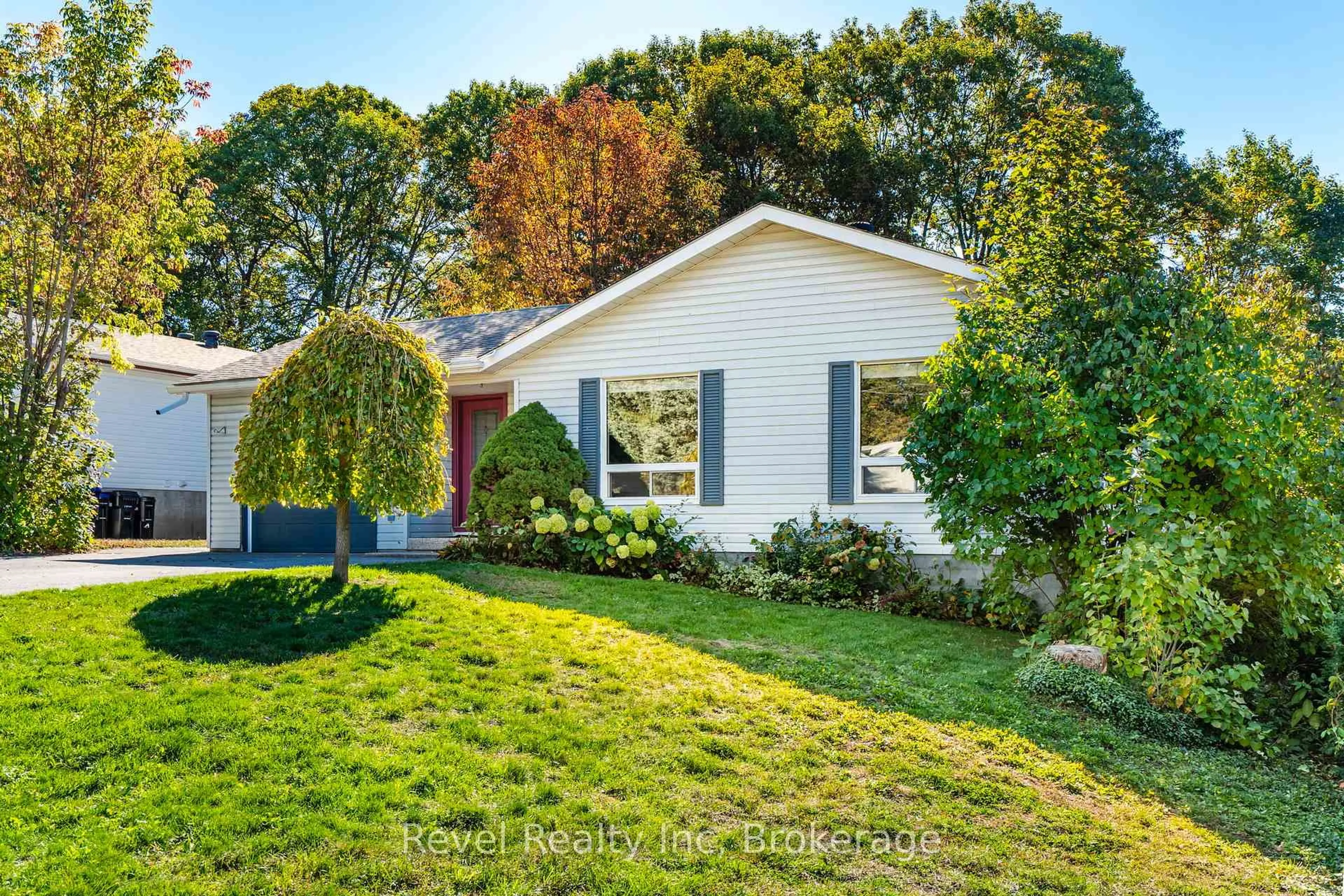 Home with brick exterior material, street for 68 Broad St, Penetanguishene Ontario L9M 1G2