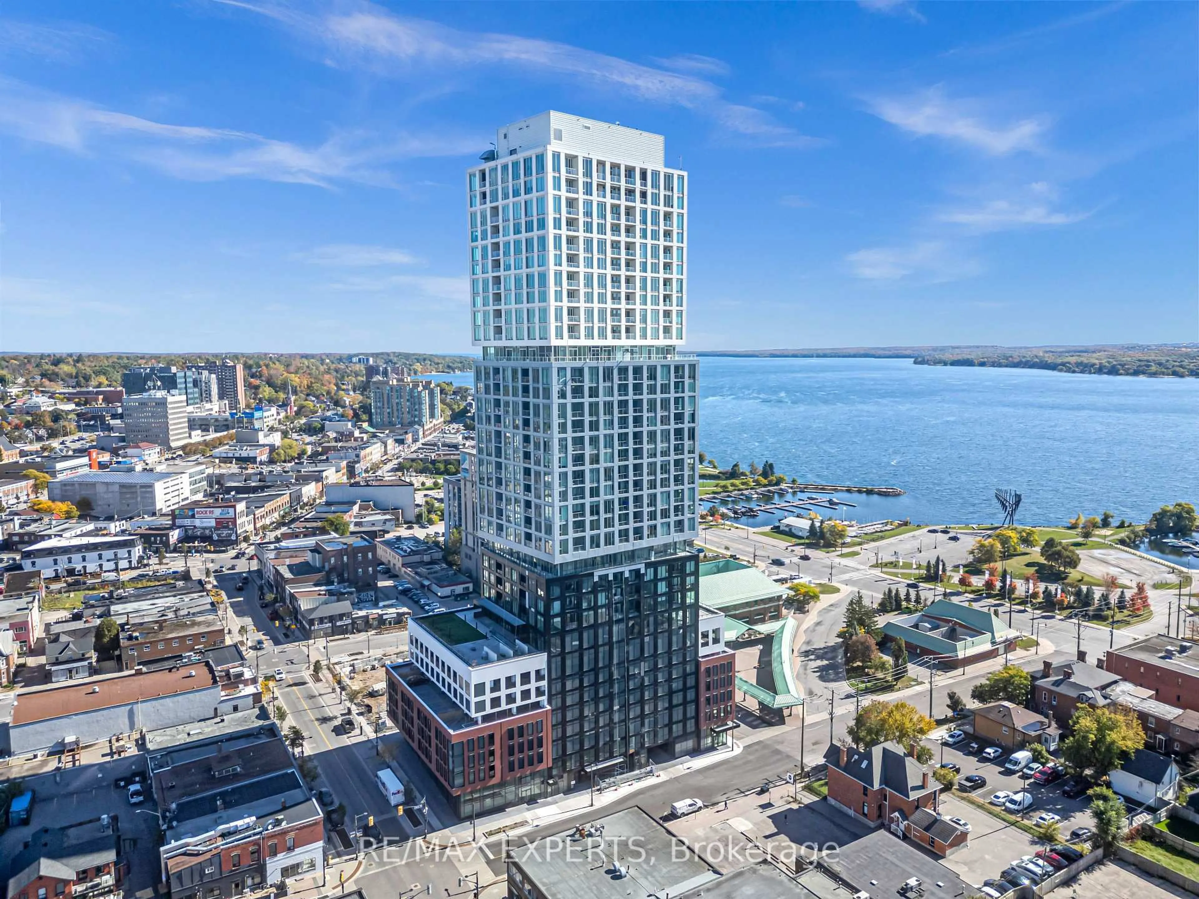 A pic from outside/outdoor area/front of a property/back of a property/a pic from drone, city buildings view from balcony for 39 Mary St #2102, Barrie Ontario L4N 1S9