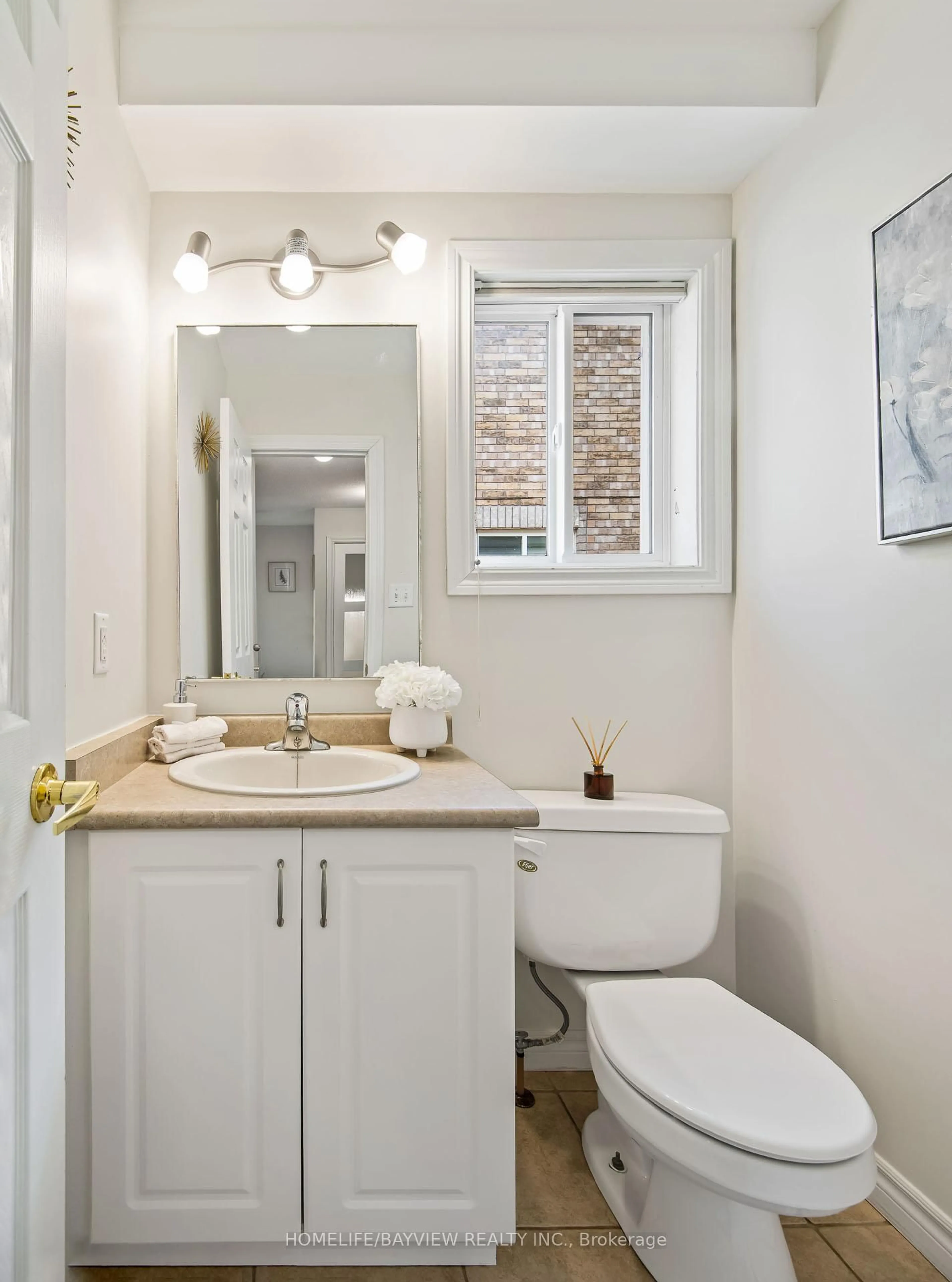 Standard bathroom, ceramic/tile floor for 71 Shalom Way Dr, Barrie Ontario L4N 5Y3