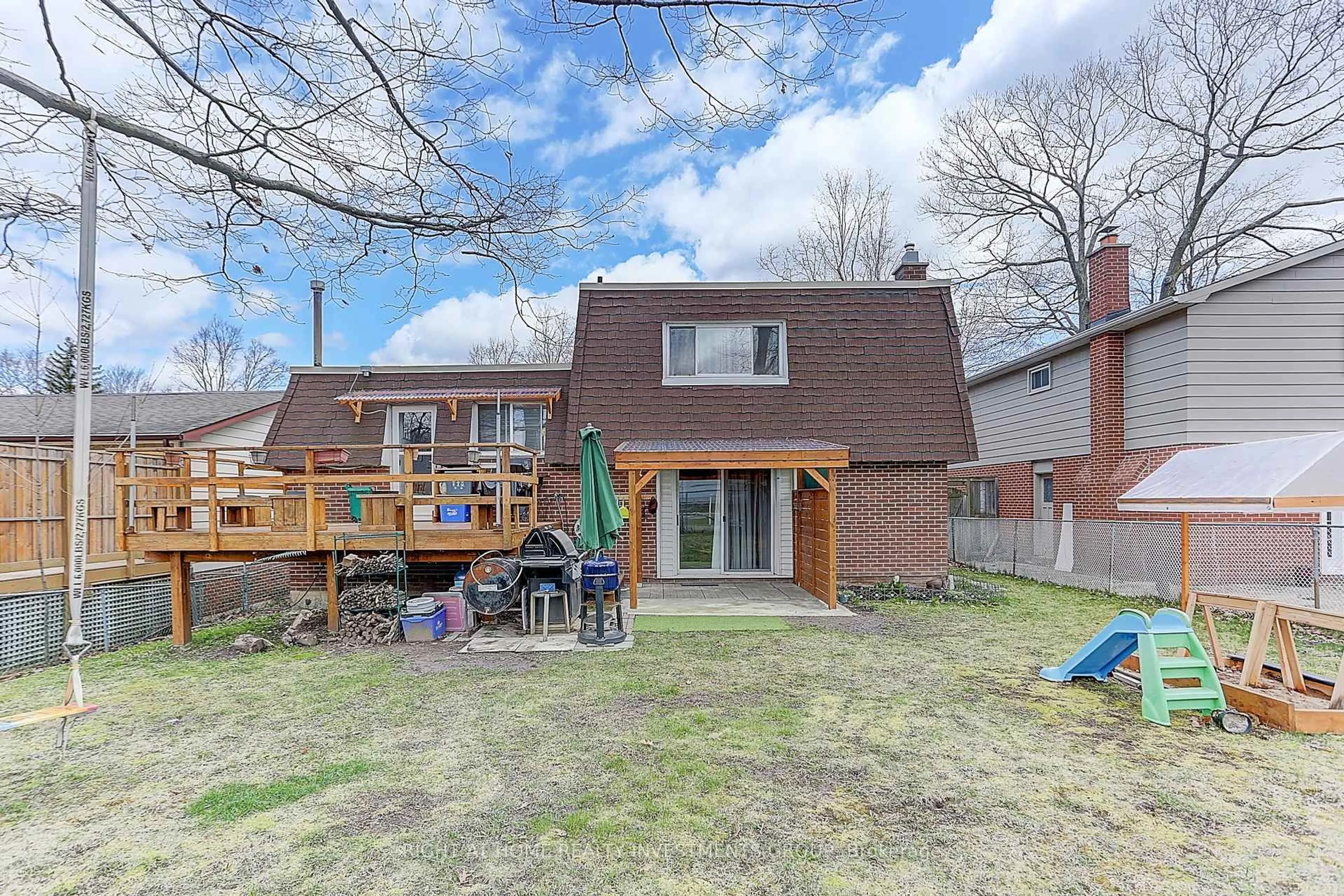 Patio, street for 143 Springdale Dr, Barrie Ontario L4M 4Y1