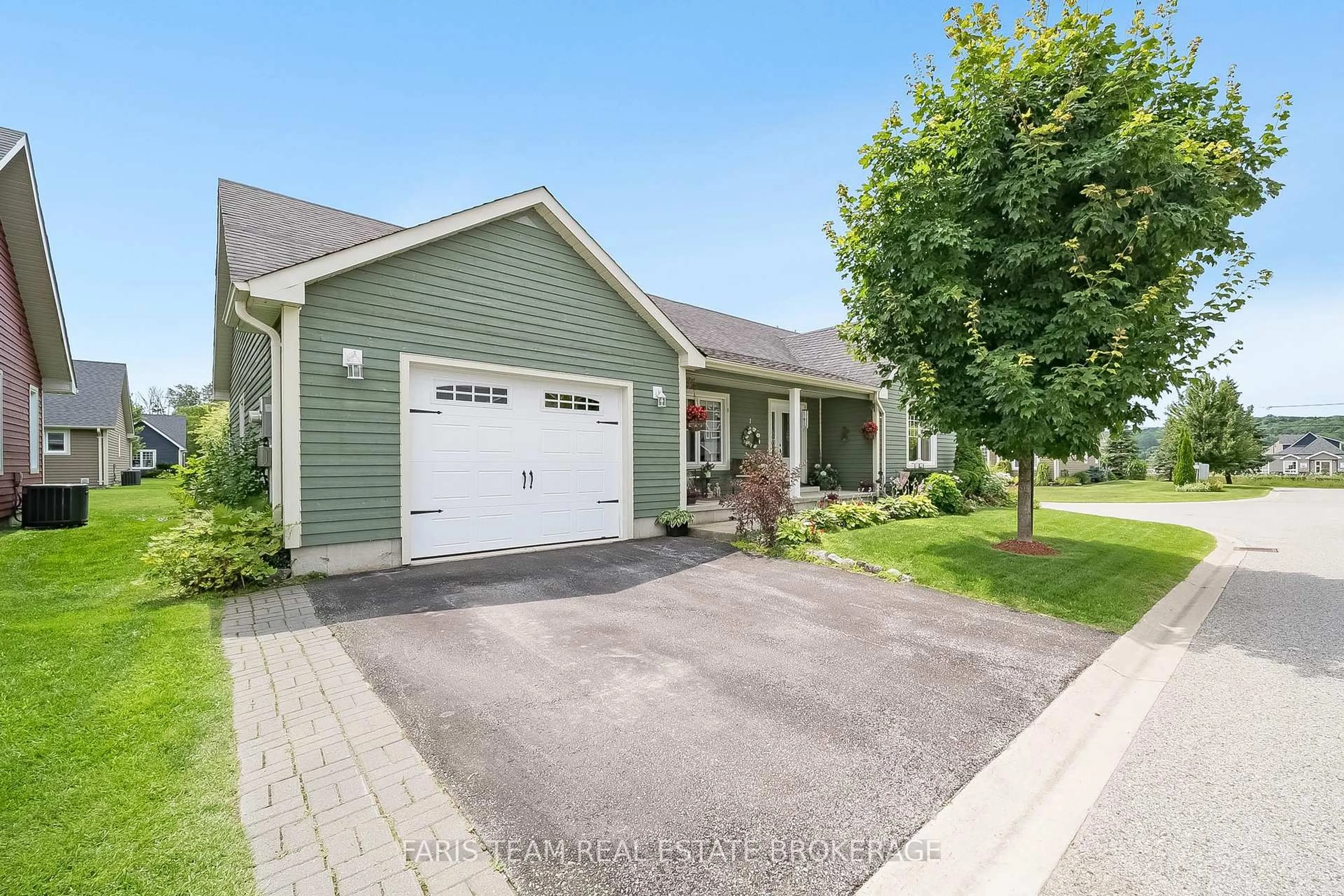 Home with vinyl exterior material, street for 1 Bay Moorings Blvd, Penetanguishene Ontario L9M 1E7