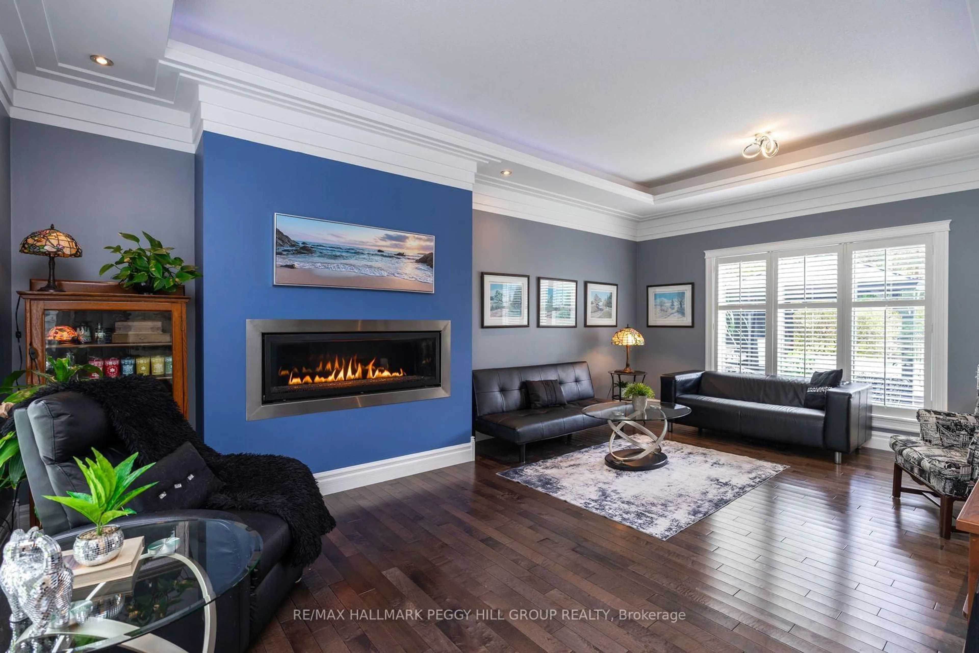 Living room with furniture, wood/laminate floor for 127 Goldfinch Cres, Tiny Ontario L0L 2J0
