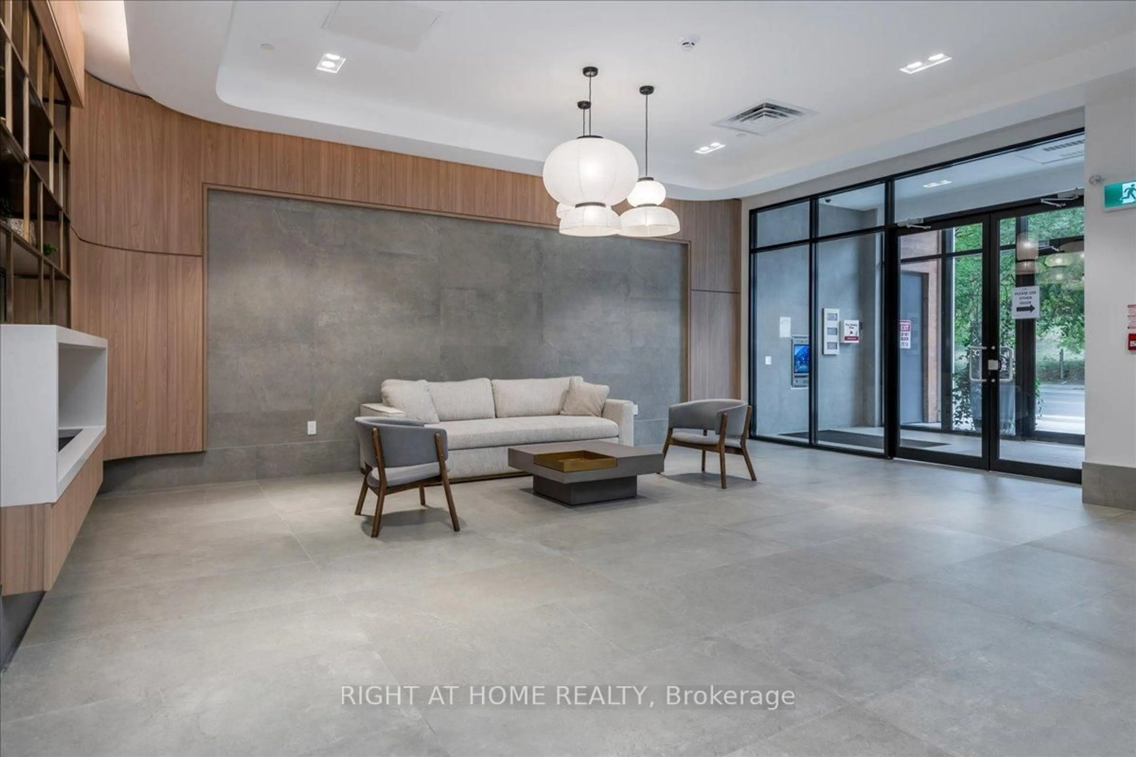 Indoor foyer for 185 Dunlop St #517, Barrie Ontario L4M 0L7