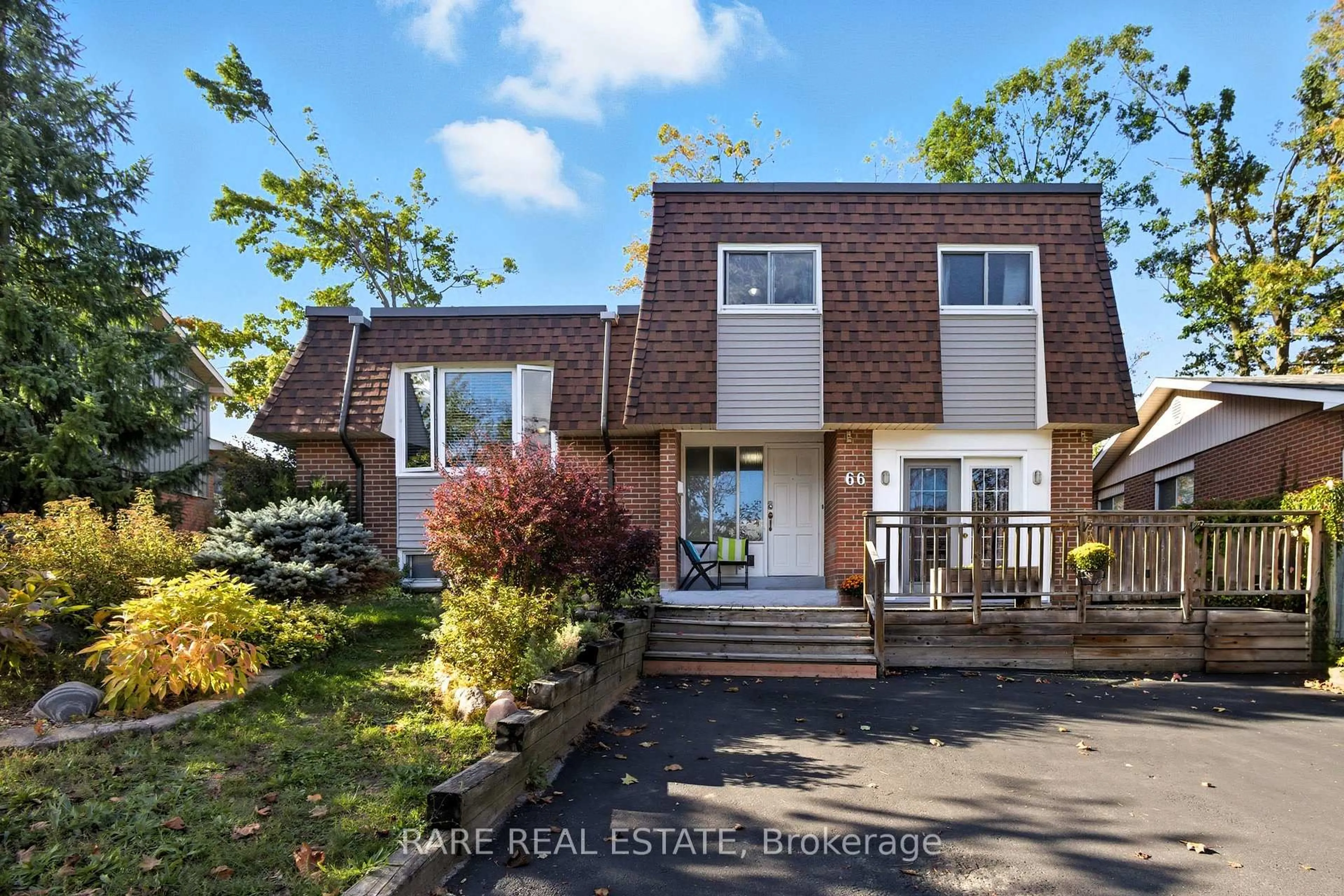 A pic from outside/outdoor area/front of a property/back of a property/a pic from drone, street for 66 Springdale Dr, Barrie Ontario L4M 5B3