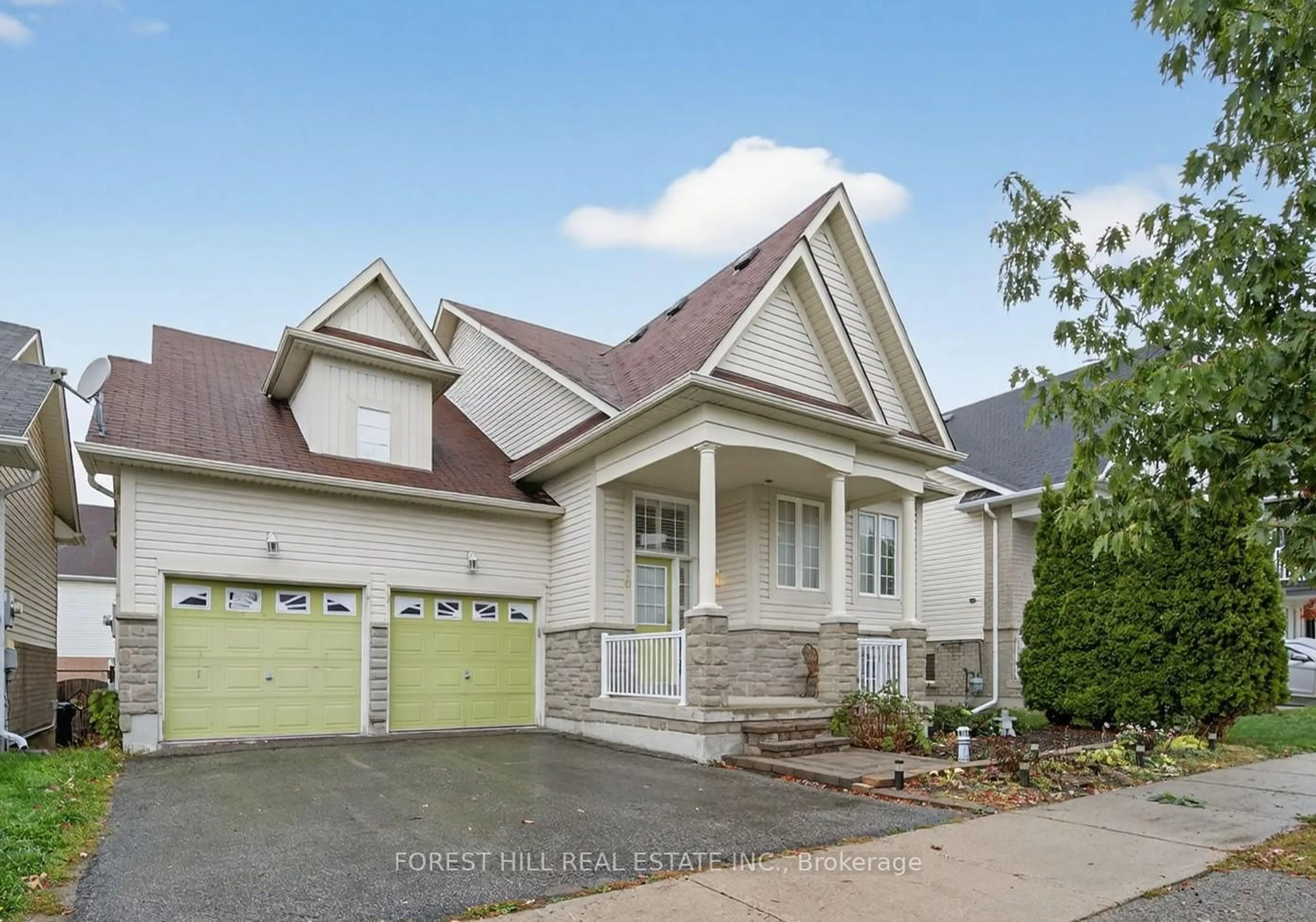 Home with vinyl exterior material, street for 70 Diana Way, Barrie Ontario L4M 7H9