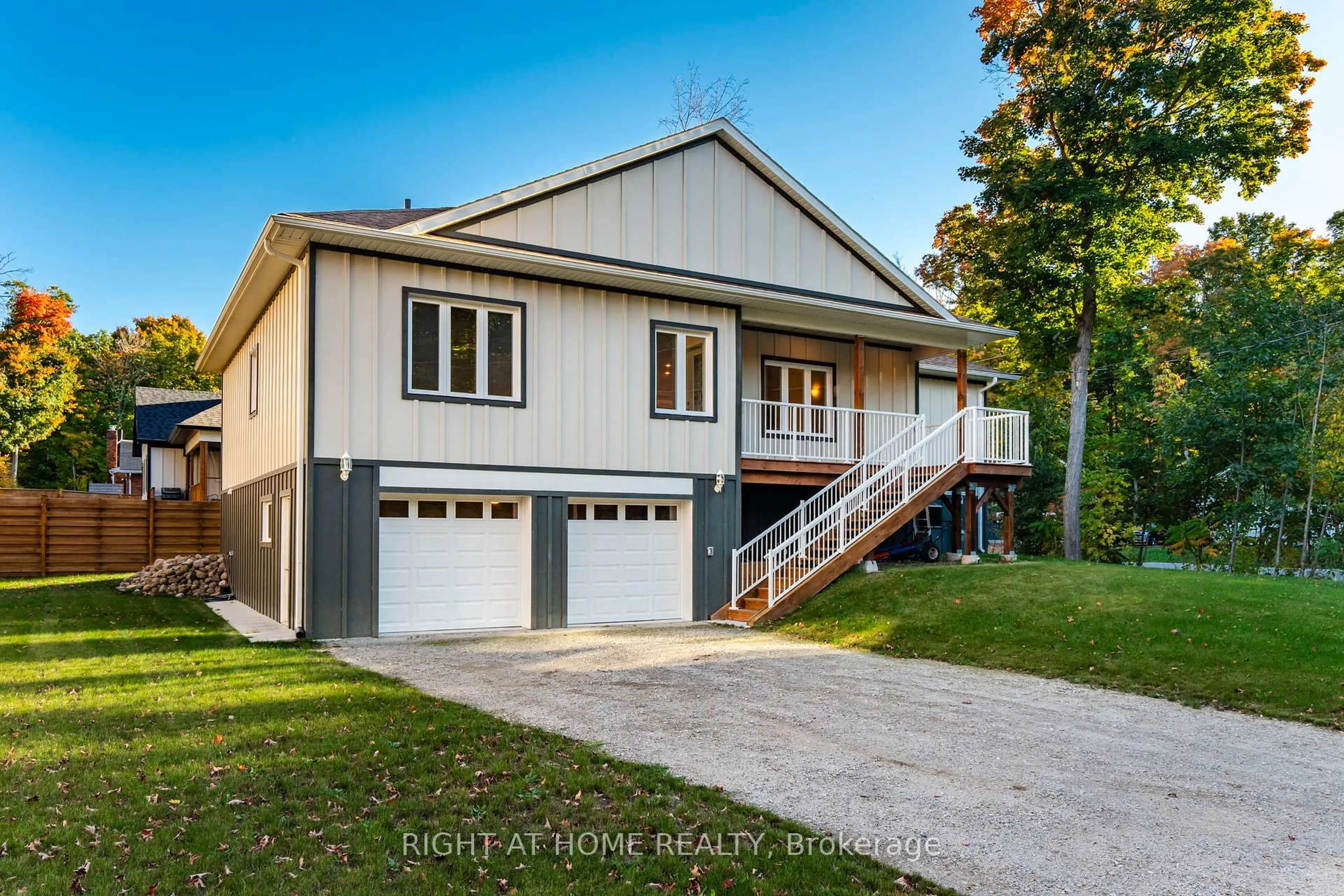 Home with vinyl exterior material, street for 50 Breithaupt Cres, Tiny Ontario L9M 0B2