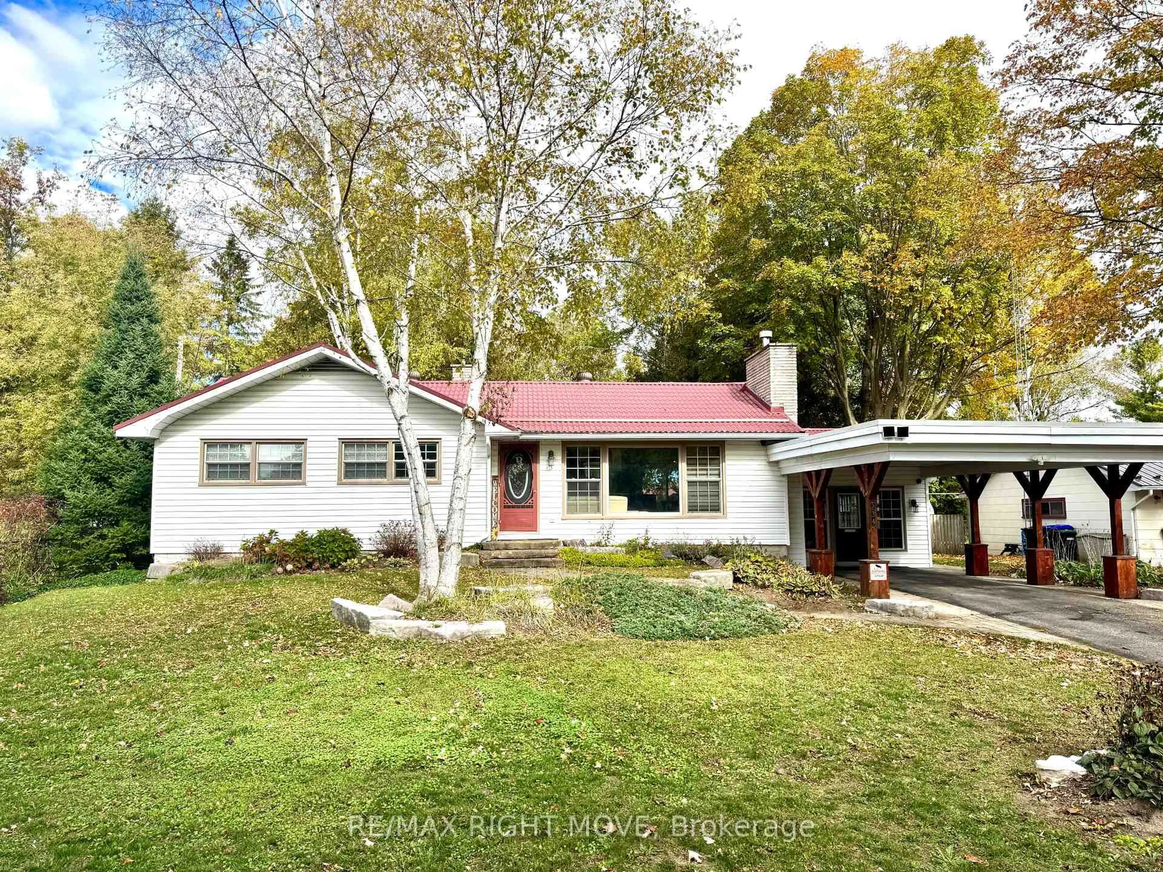 A pic from outside/outdoor area/front of a property/back of a property/a pic from drone, street for 234 Oak St, Clearview Ontario L0M 1S0