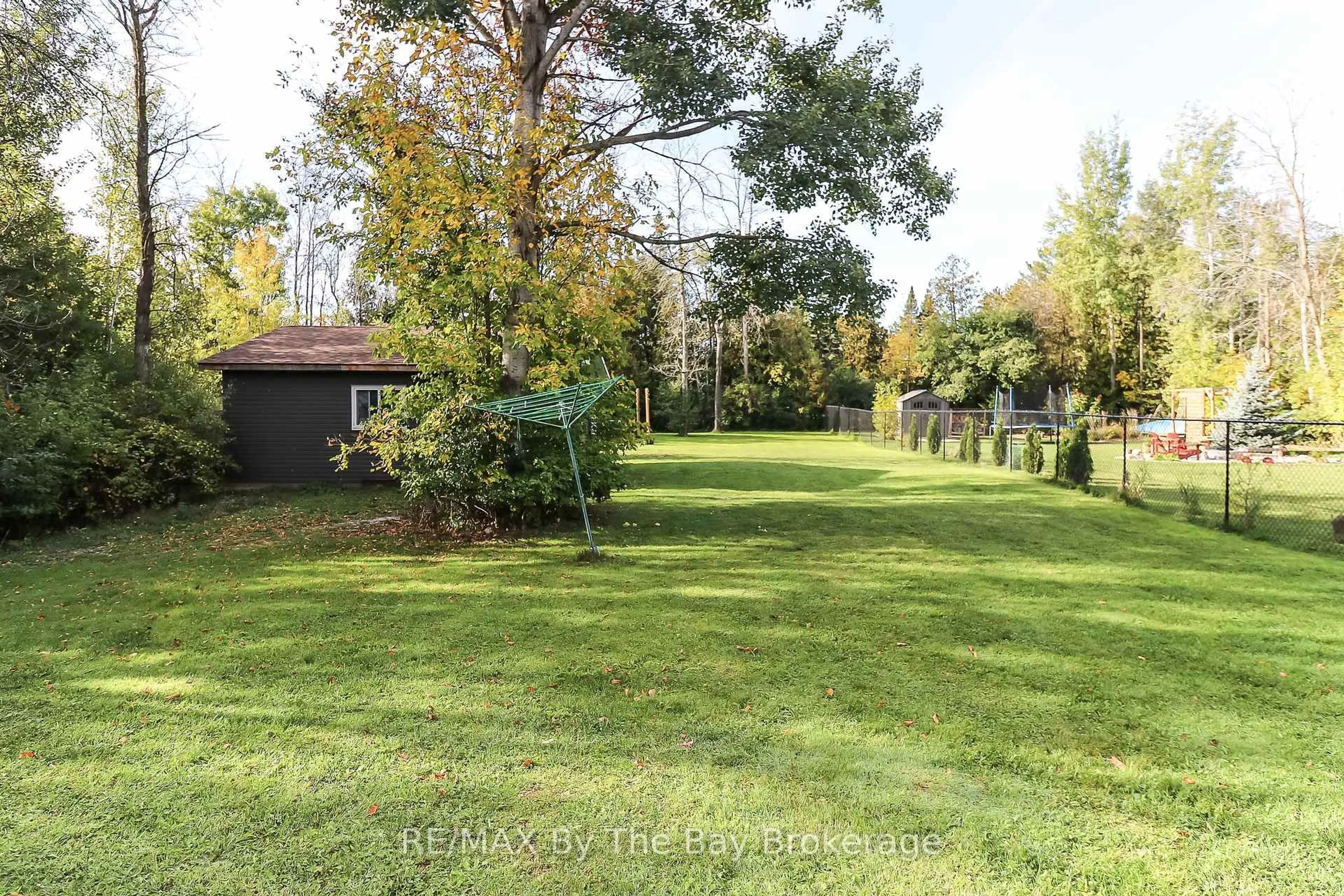 A pic from outside/outdoor area/front of a property/back of a property/a pic from drone, forest/trees view for 67 Constance Blvd, Wasaga Beach Ontario L9Z 2Y3
