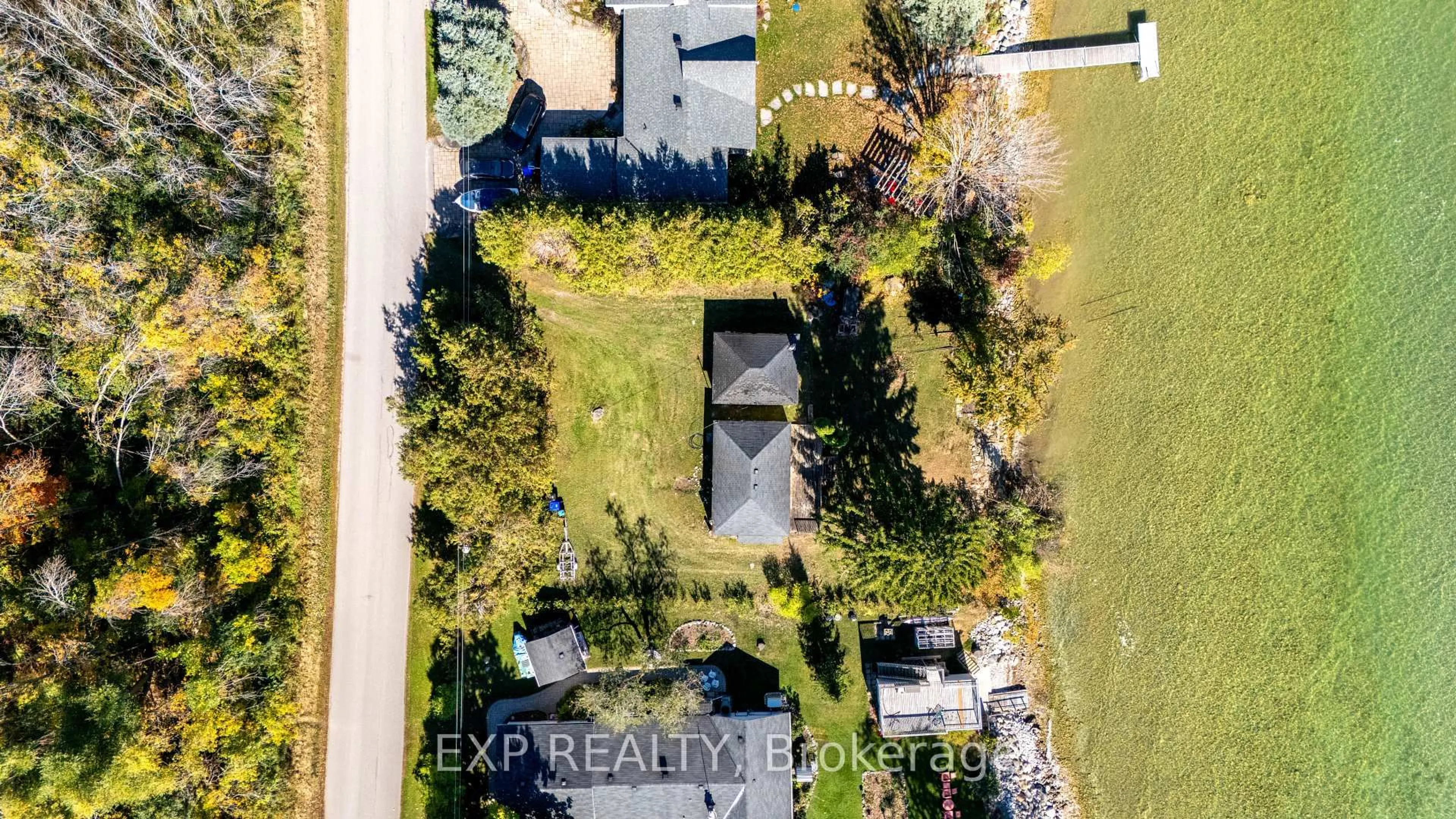 A pic from outside/outdoor area/front of a property/back of a property/a pic from drone, street for 255 Moon Point Dr, Oro-Medonte Ontario L3V 0R8