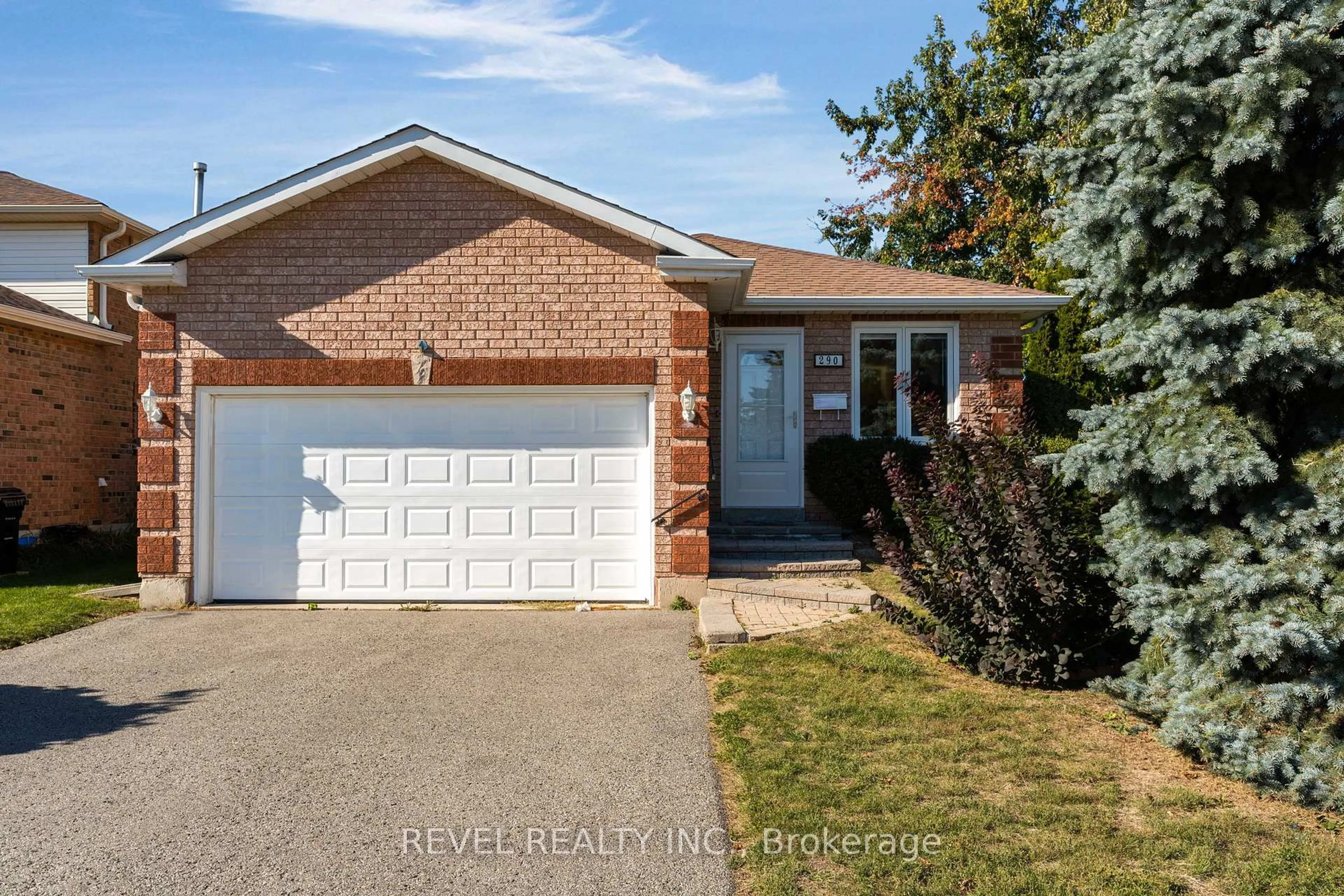 Home with brick exterior material, street for 290 Cundles Rd, Barrie Ontario L4N 7C9