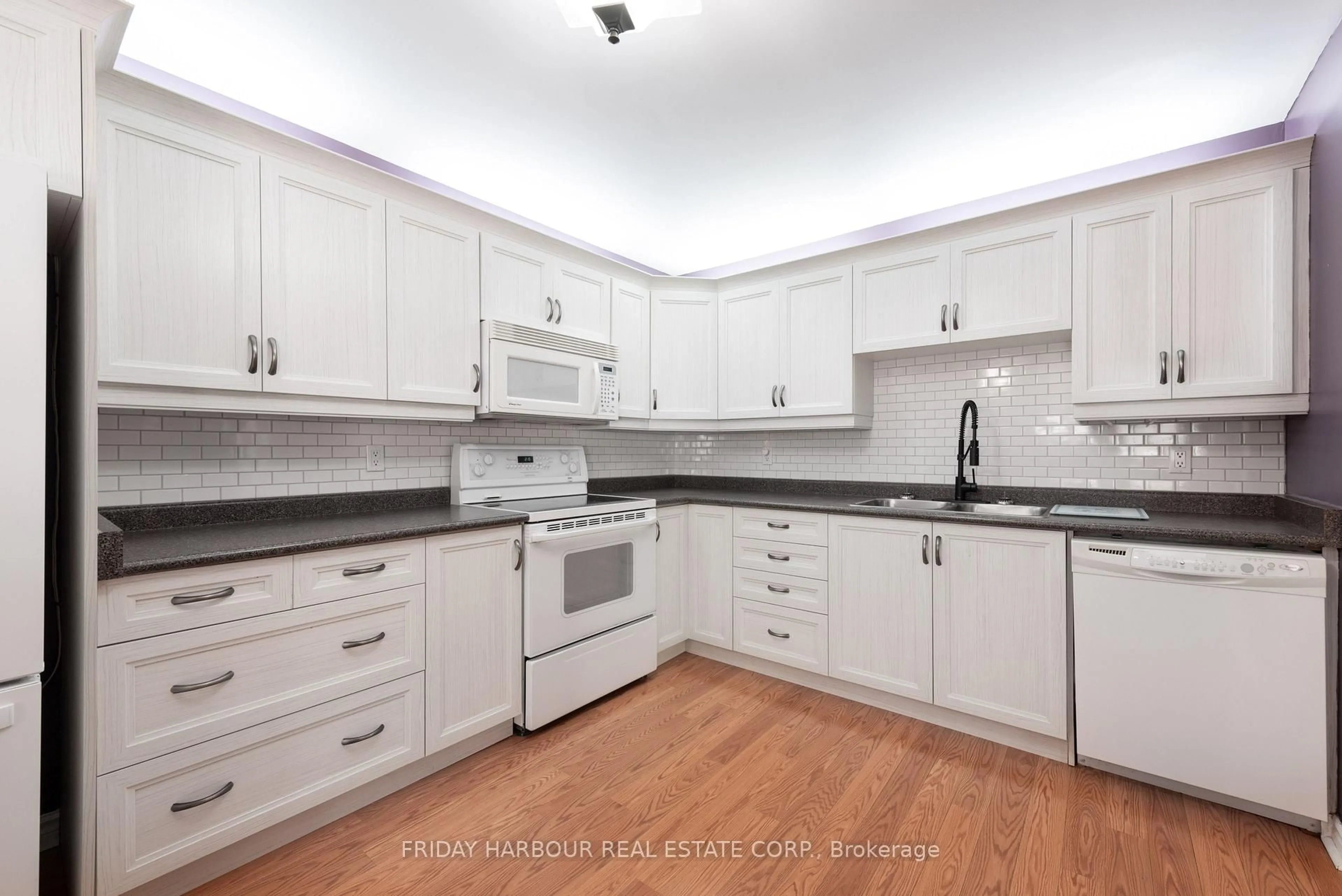 Standard kitchen, unknown for 131 Clapperton St #206, Barrie Ontario L4M 3G3