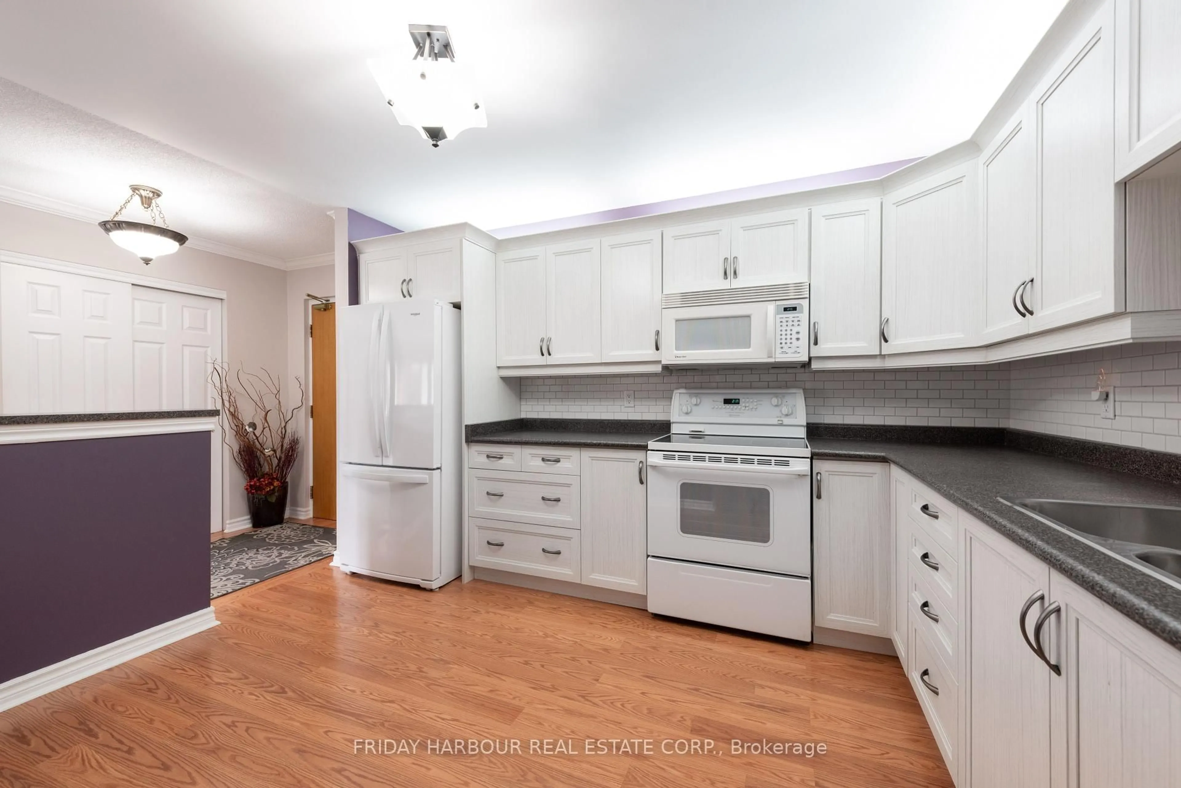 Standard kitchen, unknown for 131 Clapperton St #206, Barrie Ontario L4M 3G3
