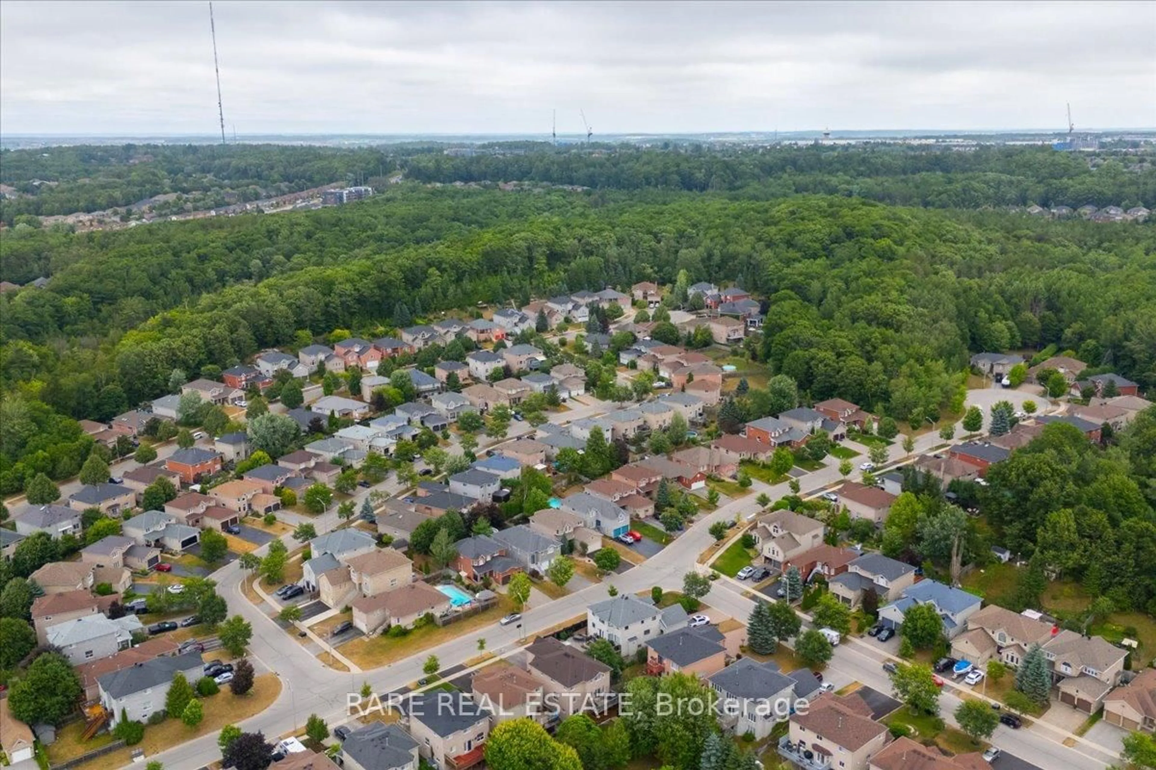 A pic from outside/outdoor area/front of a property/back of a property/a pic from drone, unknown for 25 Muir Dr, Barrie Ontario L4N 0J1