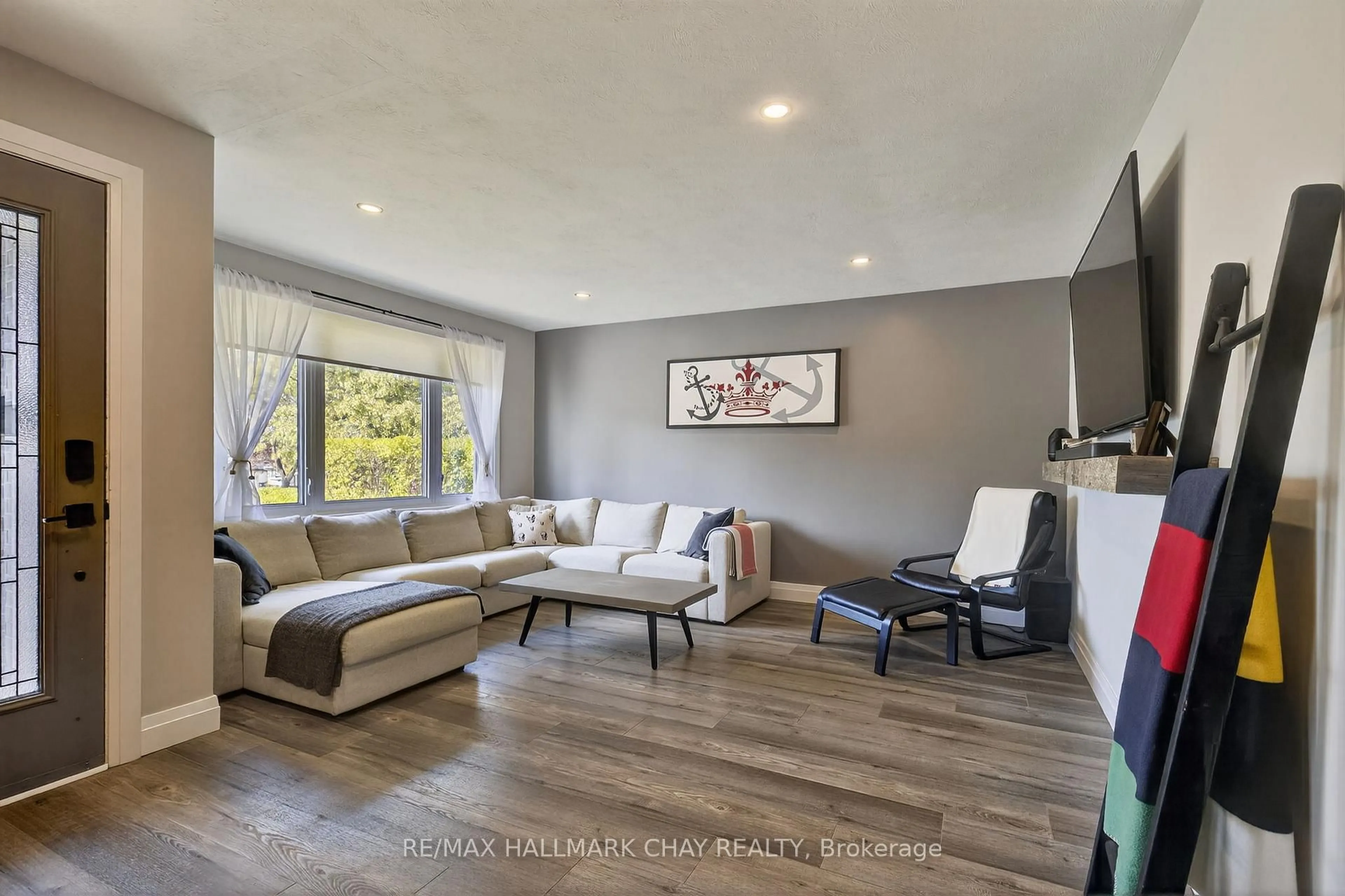 Living room with furniture, unknown for 64 Marion Cres, Barrie Ontario L4M 2L3