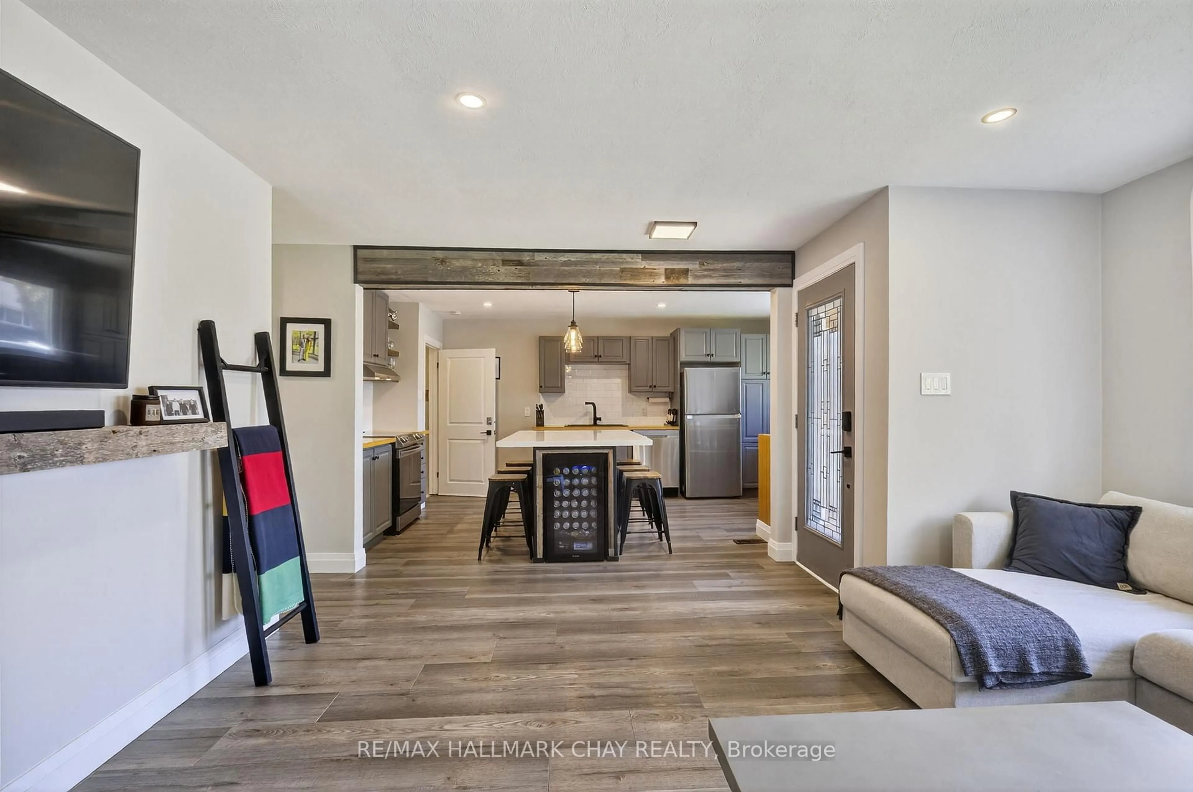 Open concept kitchen, unknown for 64 Marion Cres, Barrie Ontario L4M 2L3