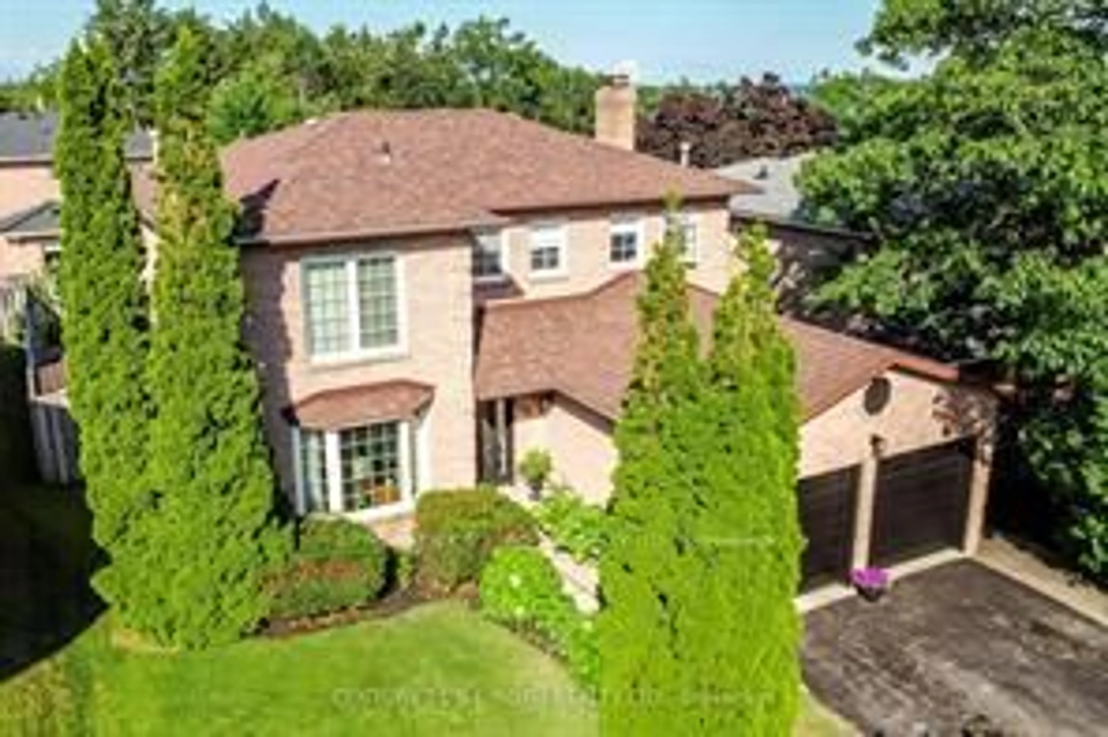 A pic from outside/outdoor area/front of a property/back of a property/a pic from drone, street for 25 Keats Dr, Barrie Ontario L4N 6C9