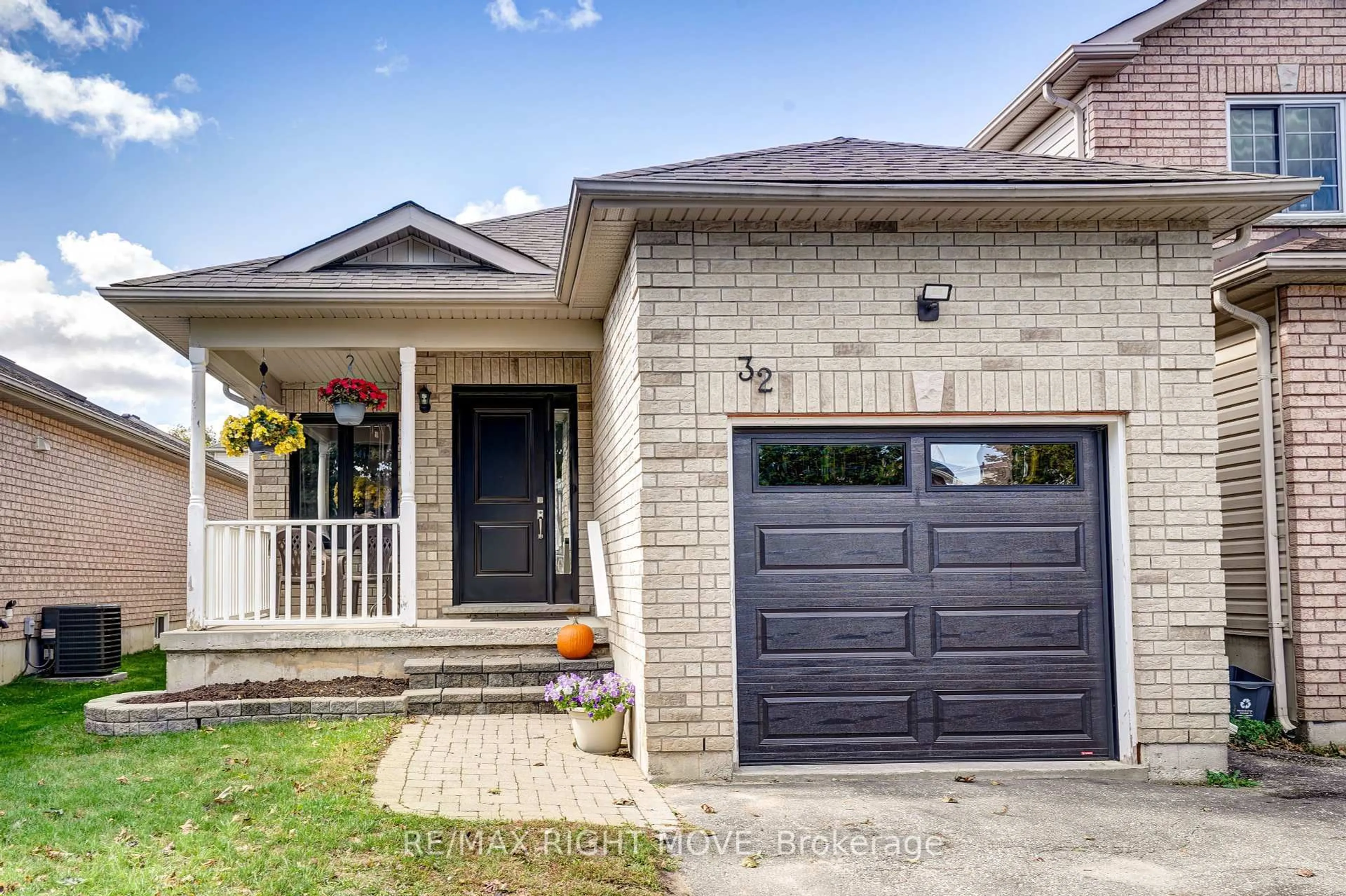 Home with brick exterior material, street for 32 Julia Cres, Orillia Ontario L3V 7Z1