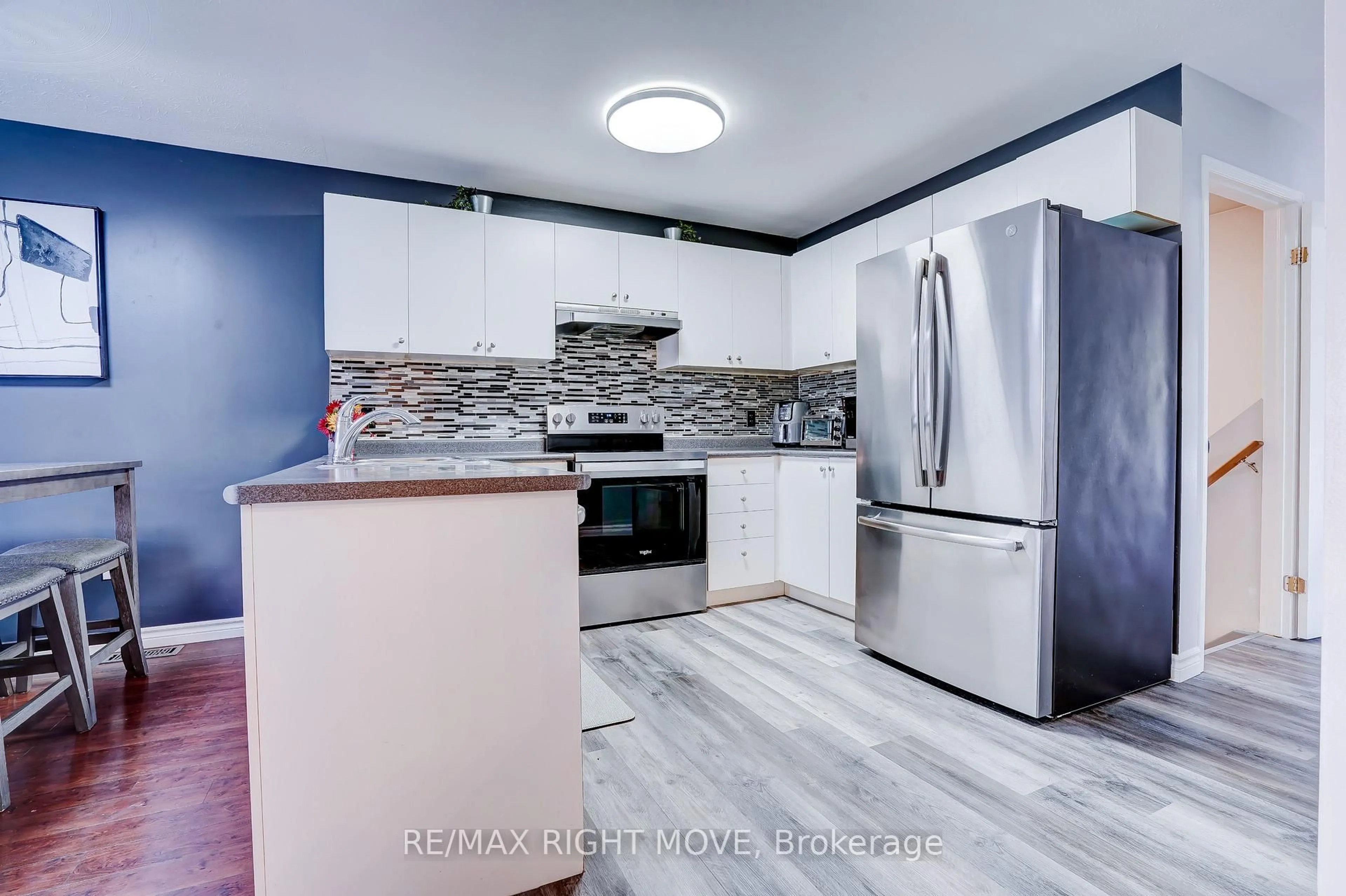 Open concept kitchen, unknown for 32 Julia Cres, Orillia Ontario L3V 7Z1