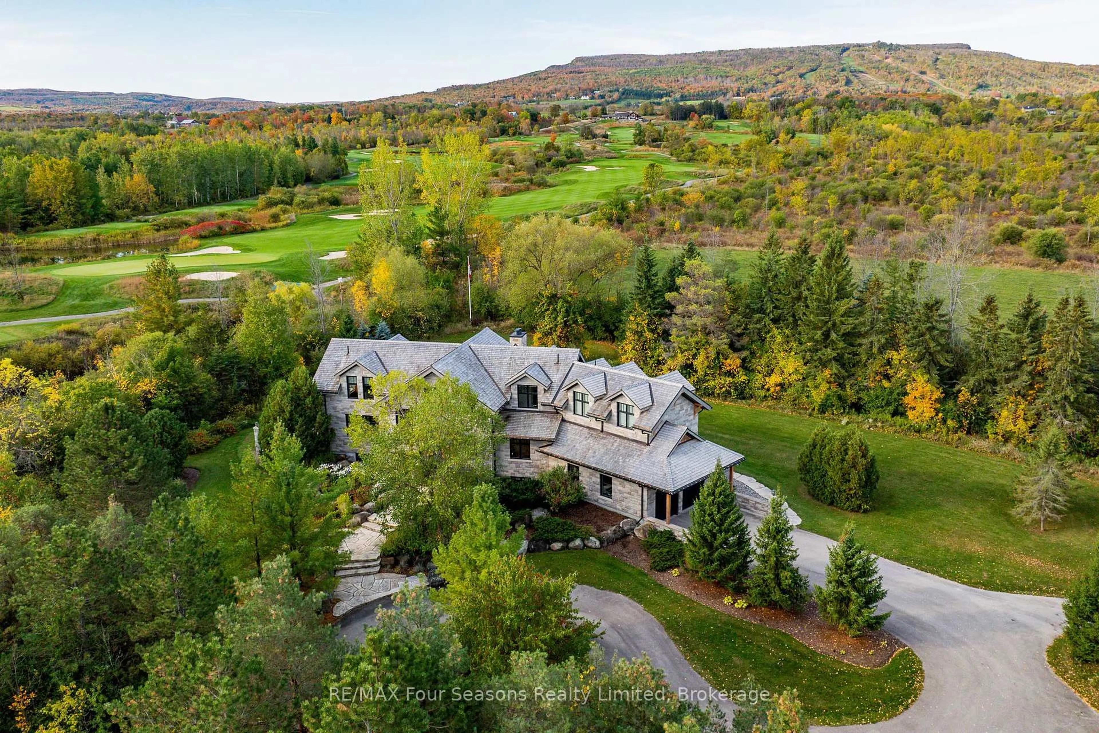 A pic from outside/outdoor area/front of a property/back of a property/a pic from drone, mountain view for 2710 Nottawasaga 10 Concession, Clearview Ontario L0M 1P0