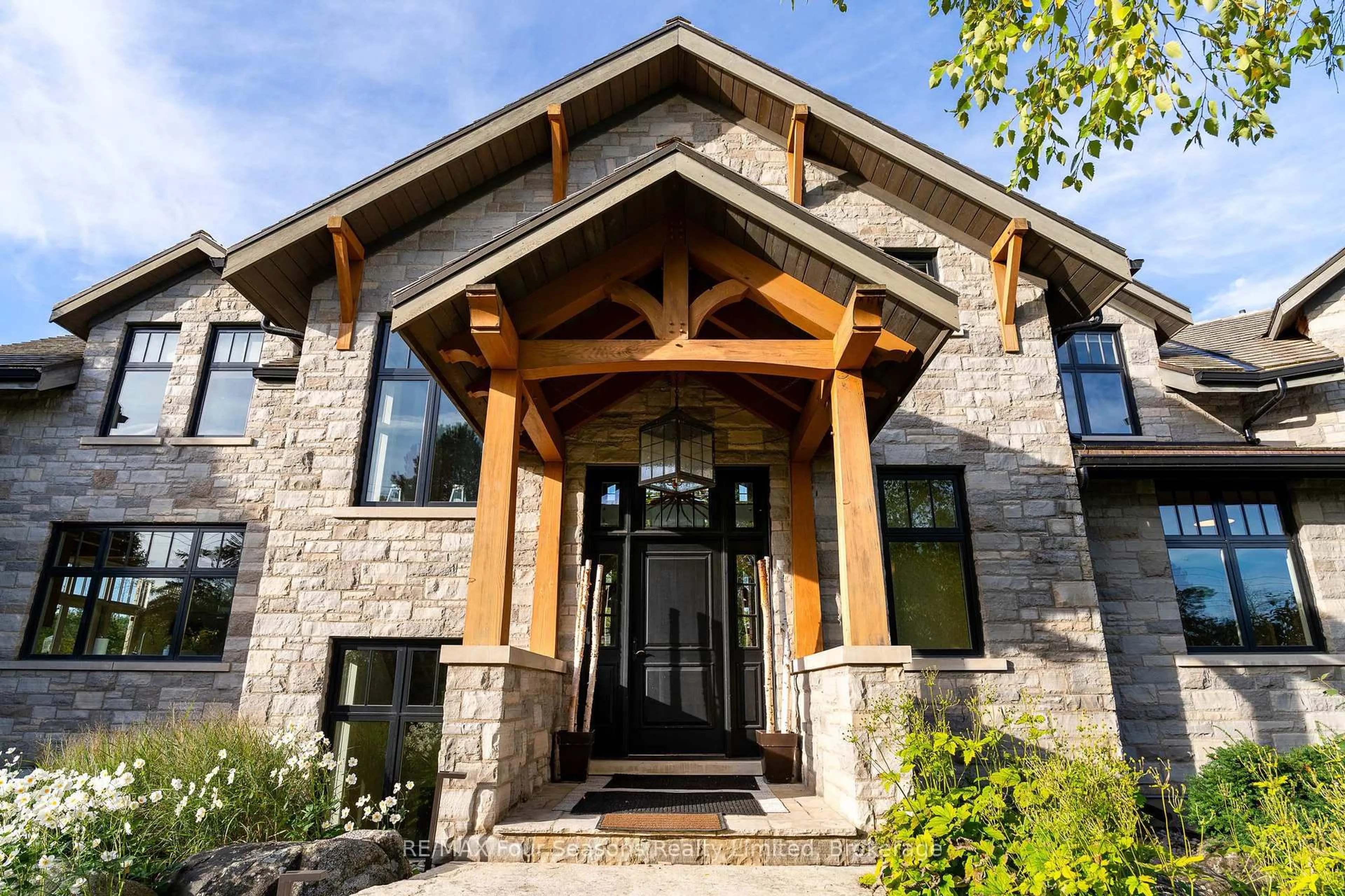 Indoor entryway for 2710 Nottawasaga 10 Concession, Clearview Ontario L0M 1P0