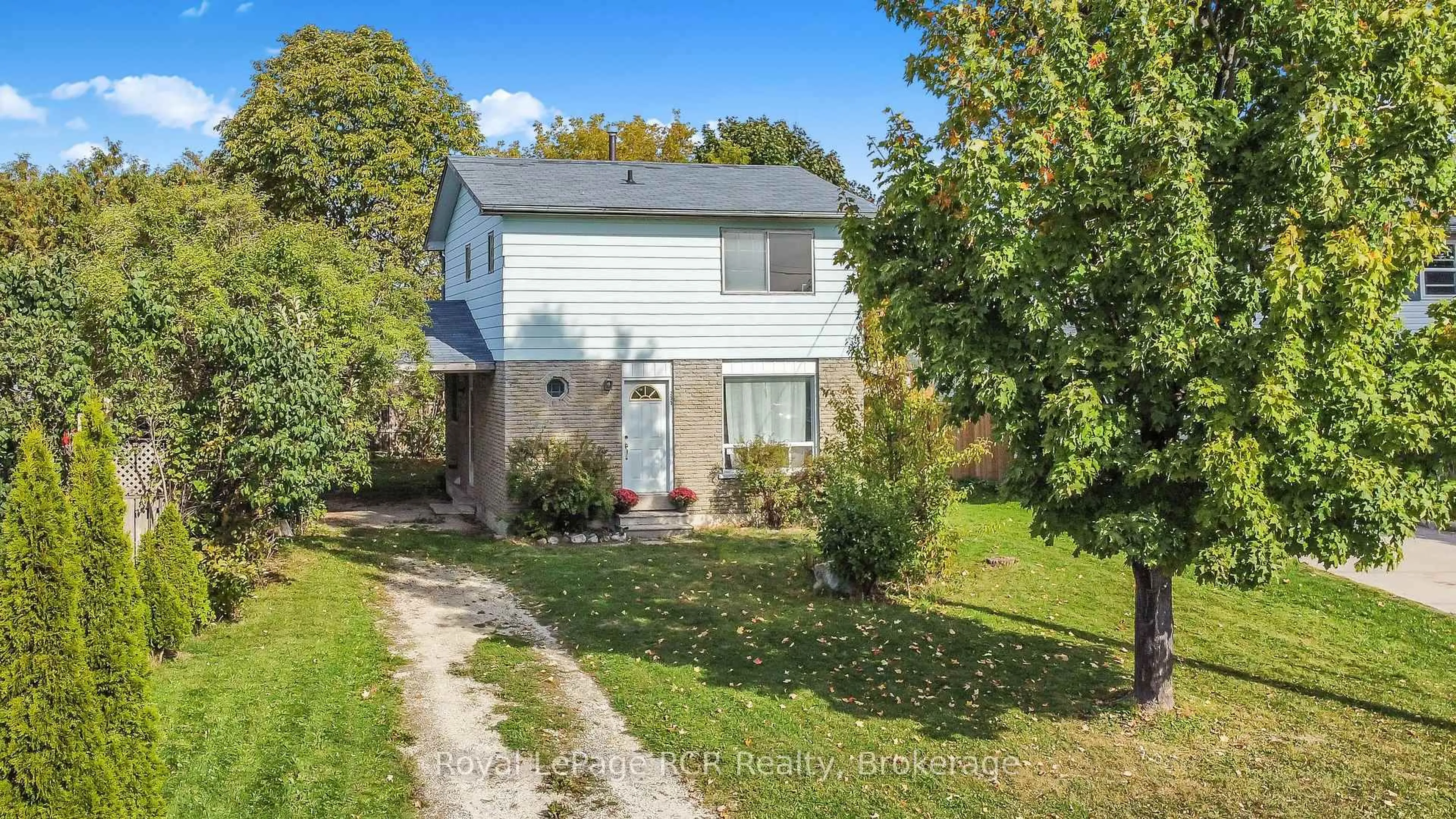 A pic from outside/outdoor area/front of a property/back of a property/a pic from drone, street for 255 Valleyfield Cres, Clearview Ontario L0M 1S0