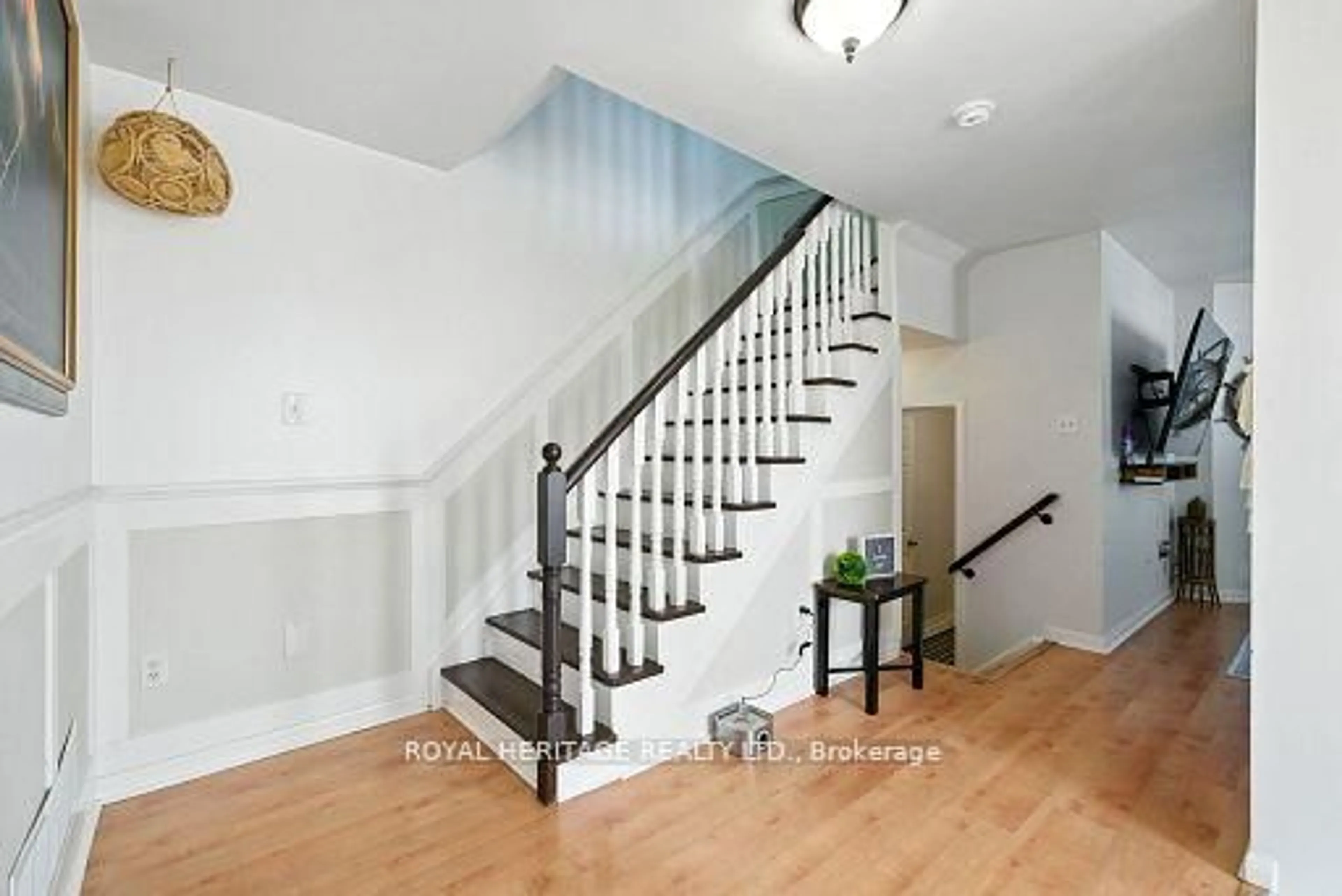 Stairs for 337 Ferndale Dr, Barrie Ontario L4N 9Y6