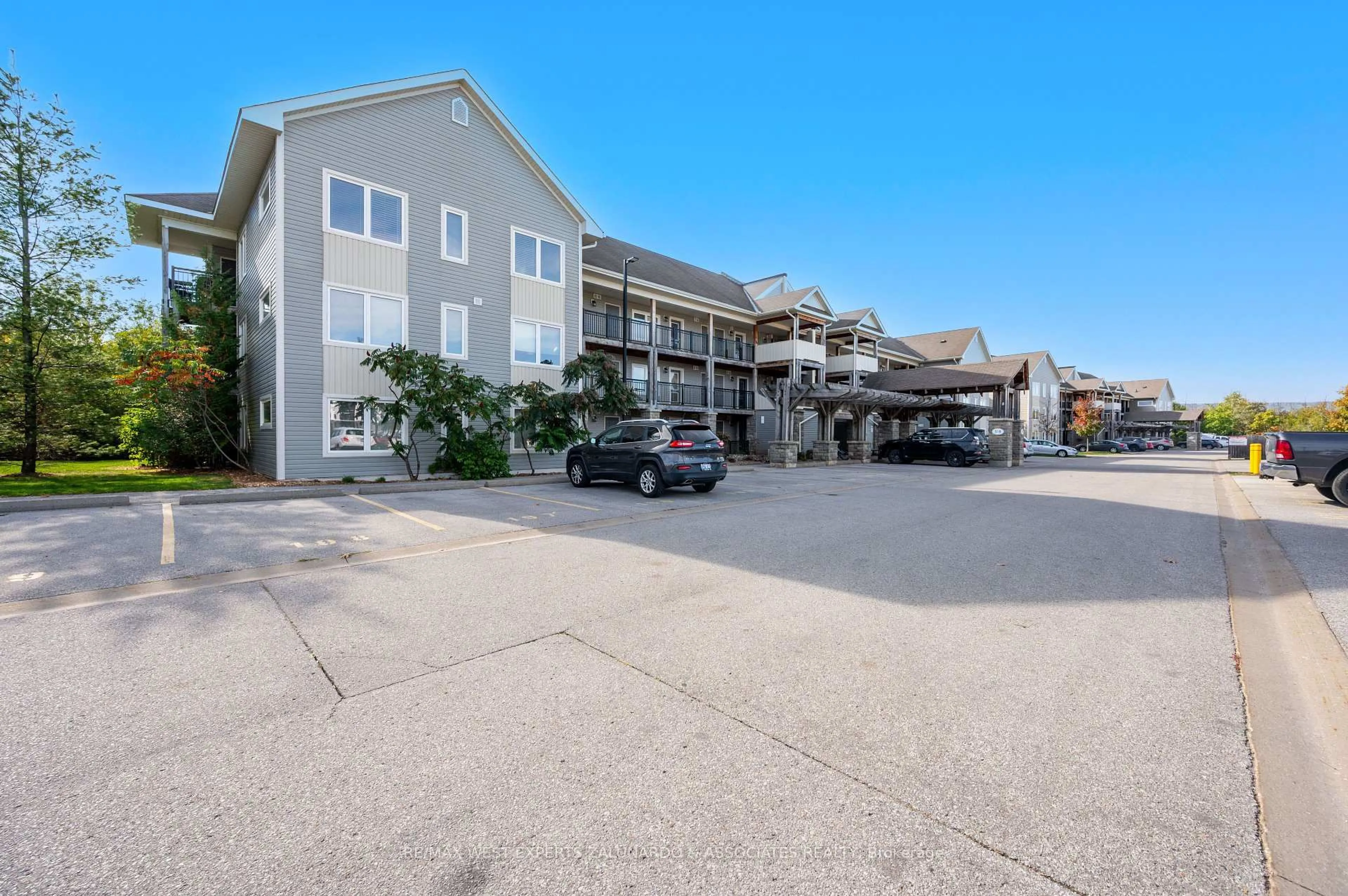 Patio, water/lake/river/ocean view for 8 Brandy Lane Dr #305, Collingwood Ontario L9Y 0X4