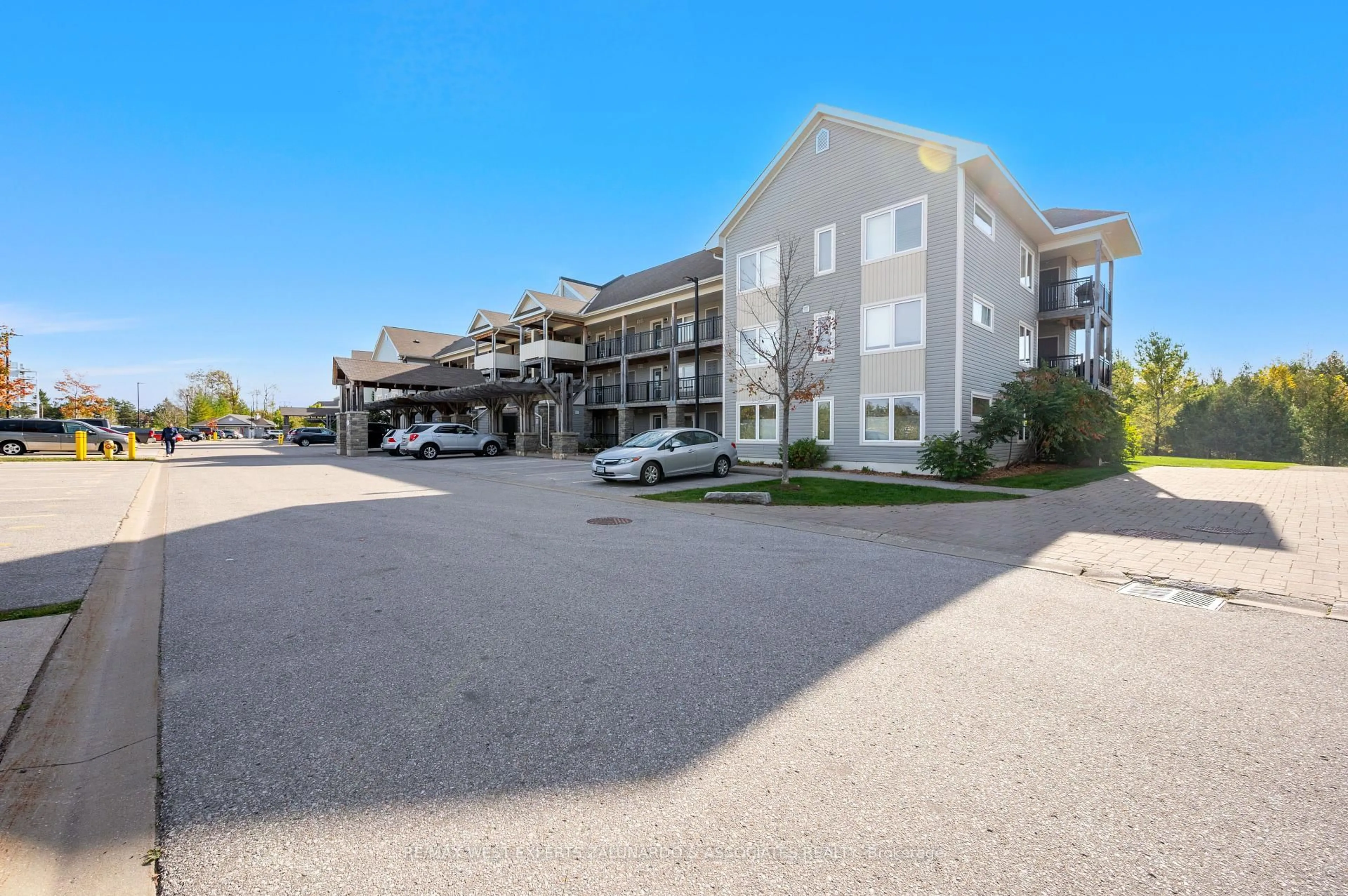 Patio, water/lake/river/ocean view for 8 Brandy Lane Dr #305, Collingwood Ontario L9Y 0X4