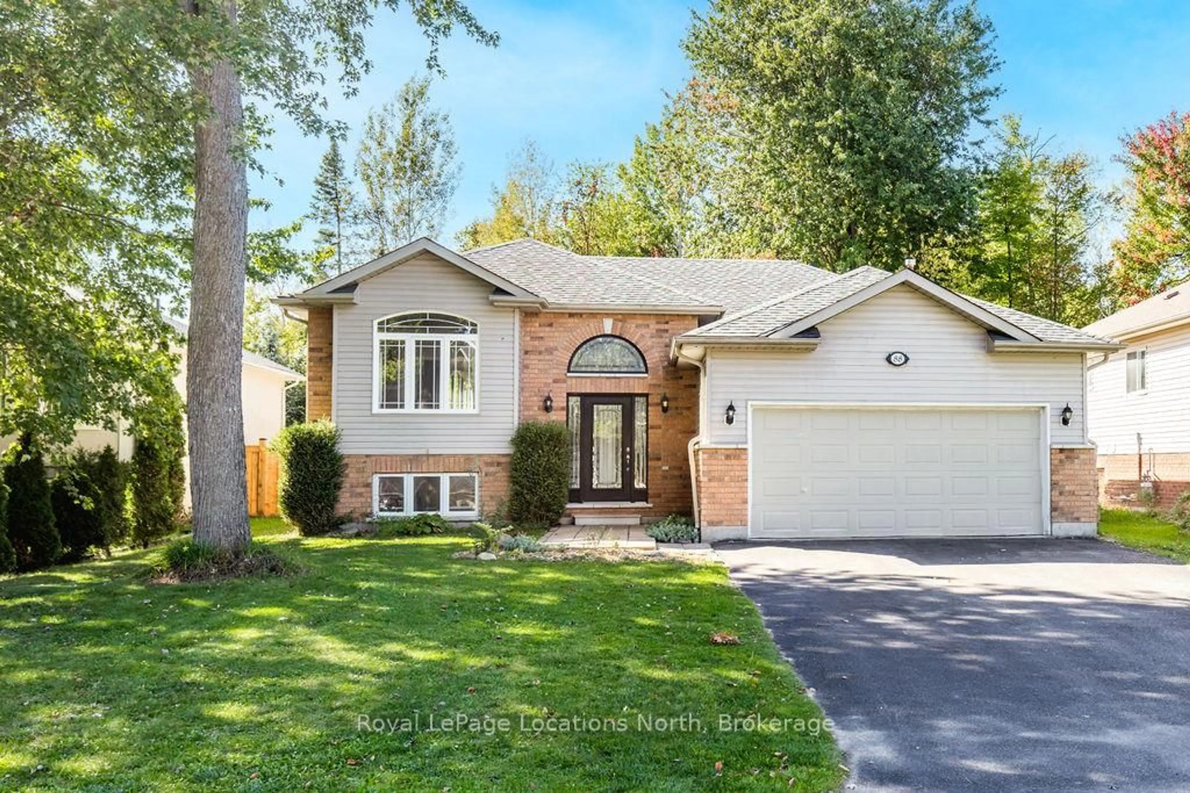 Home with brick exterior material, street for 88 61ST St, Wasaga Beach Ontario L9Z 2Z3