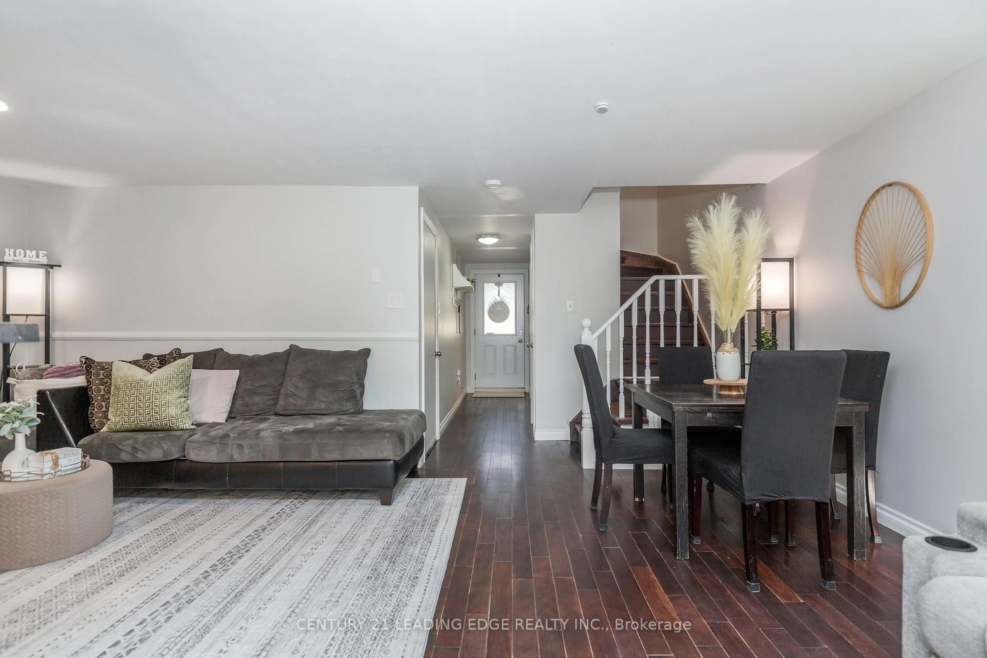 Living room with furniture, wood/laminate floor for 14 Quail Cres, Barrie Ontario L4N 6X1