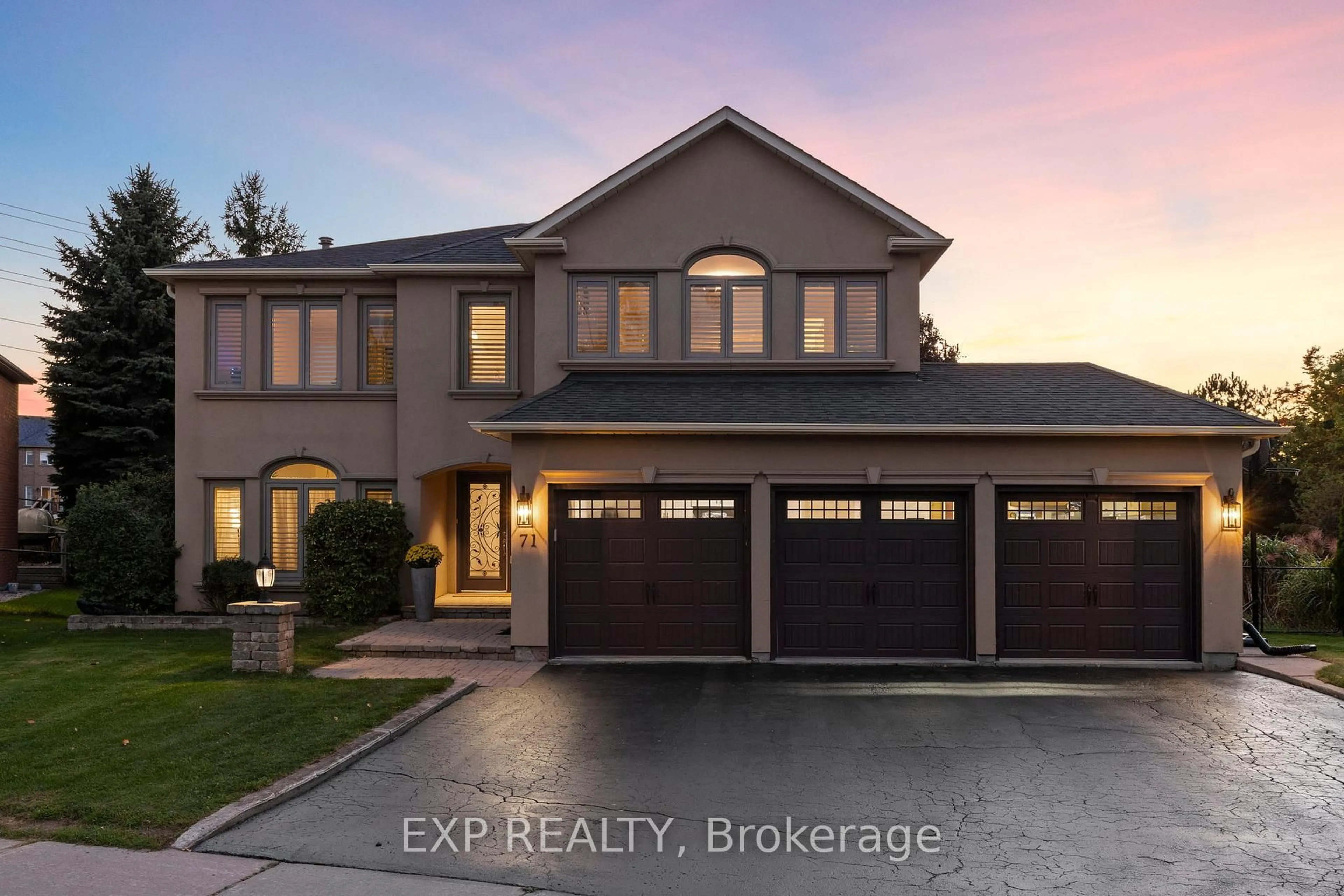 Home with brick exterior material, street for 71 Cityview Circ, Barrie Ontario L4N 7V1