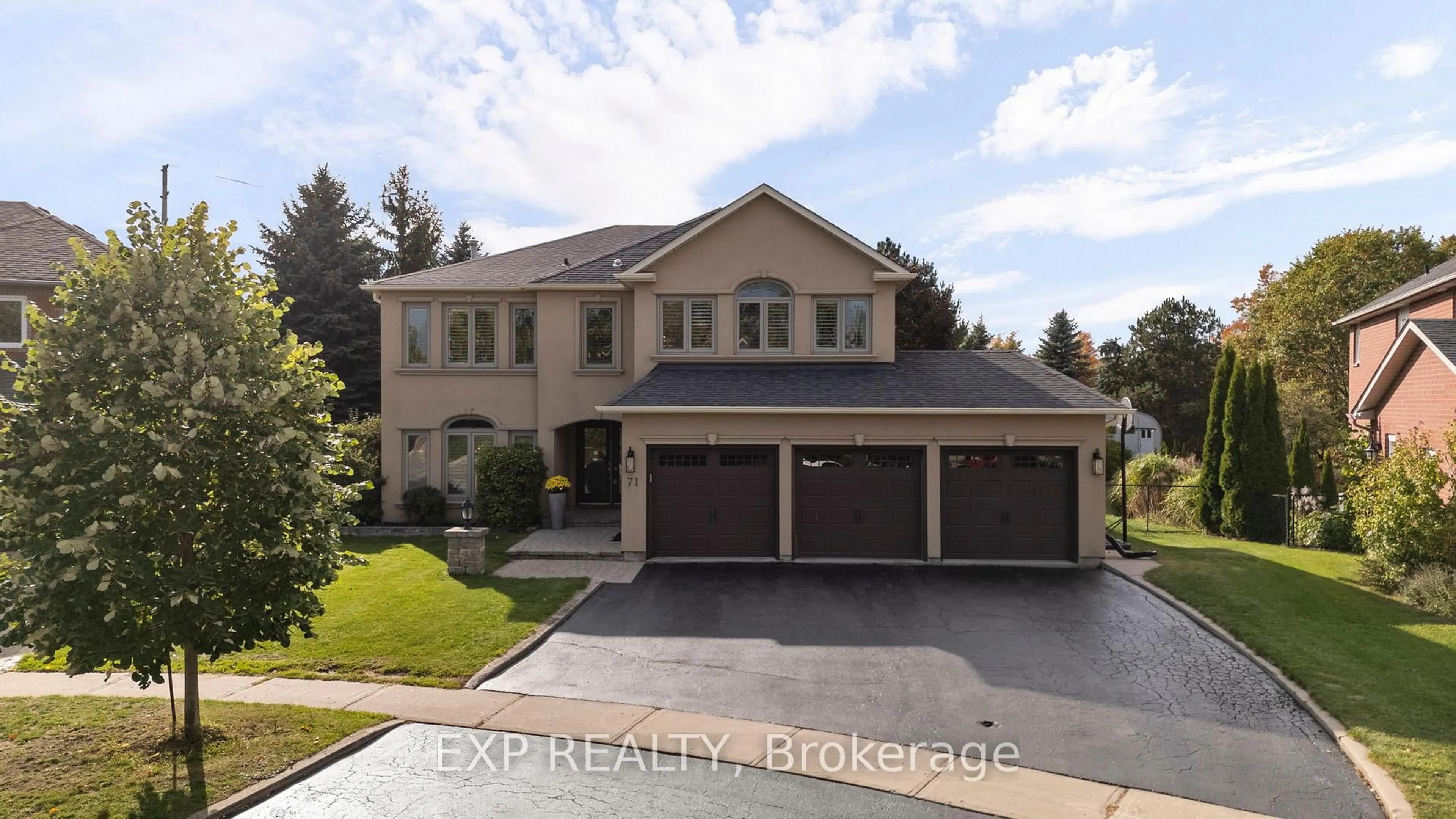 Home with brick exterior material, street for 71 Cityview Circ, Barrie Ontario L4N 7V1